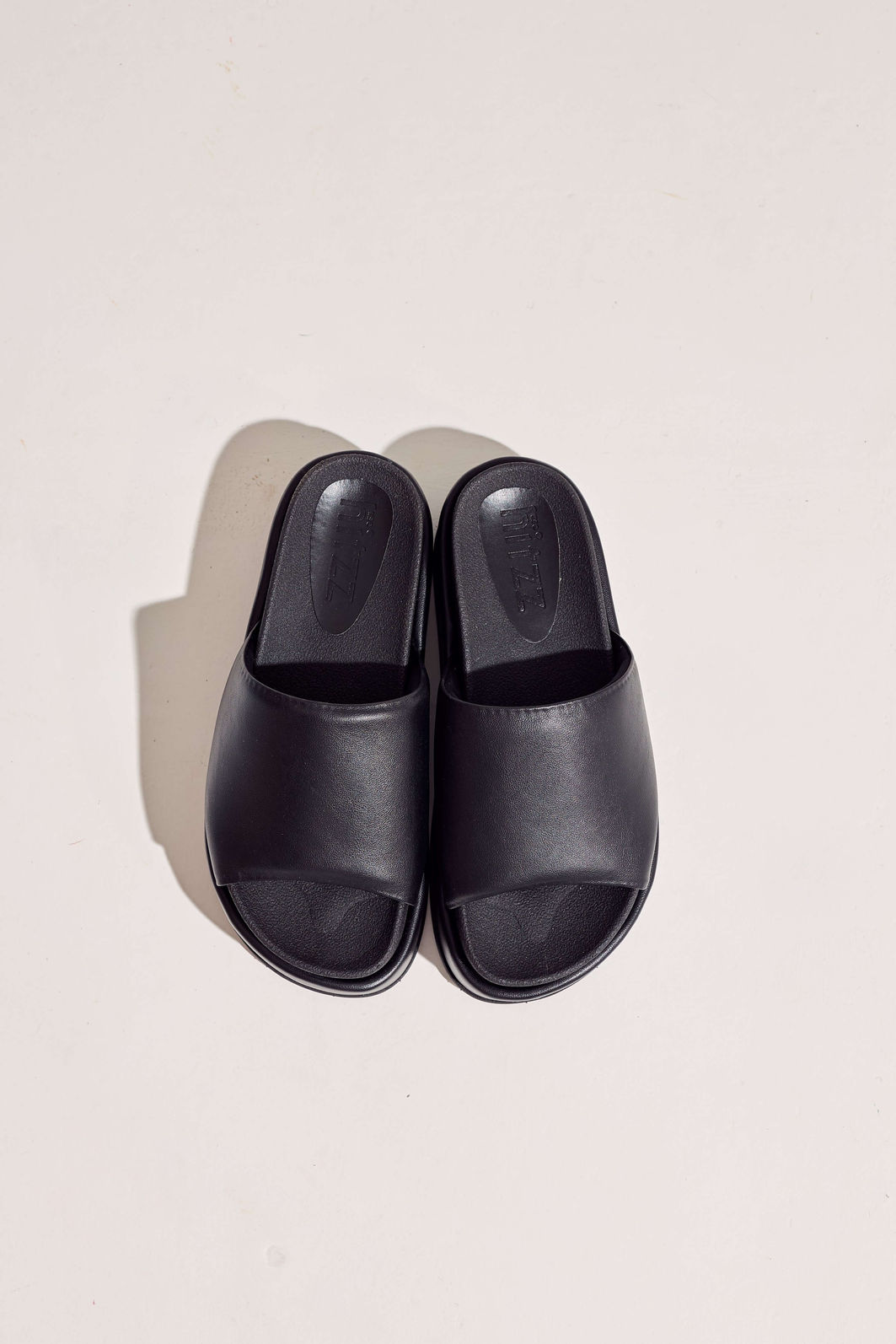 FIFI - TAMANCO PLATAFORMA FEMININO TIRA ACOLCHOADA PRETO FIFI - TAMANCO PLATAFORMA FEMININO TIRA ACOLCHOADA PRETO