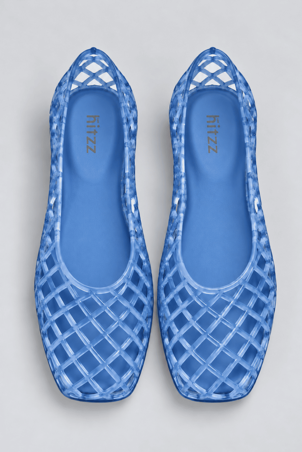 sapatilha-feminina-azul-gummy Sapatilha Feminina Azul - Gummy fotografada de cima, em flat lay, com a marca "hitzz" visível no solado interno.