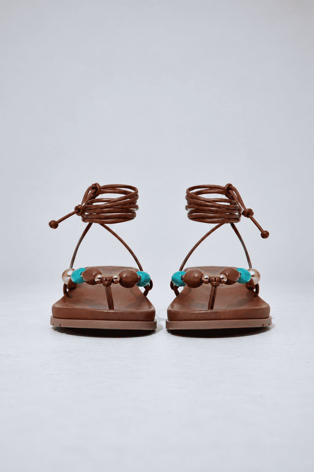 jasmim-sandalia-papete-pedras-camel Sandália feminina Jasmim camel vista traseira com amarração