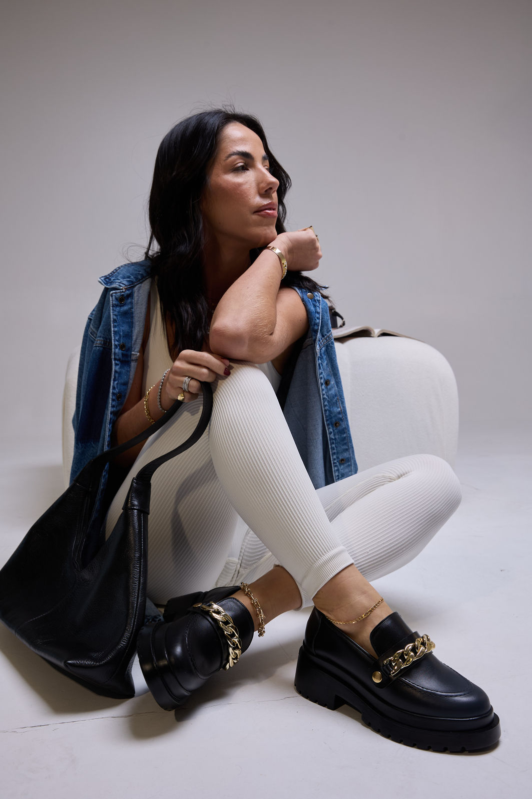 BRIANA - MOCASSIM FEMININO COURO TRATORADO PRETO COM FIVELAS BRIANA - MOCASSIM FEMININO COURO TRATORADO PRETO COM FIVELAS