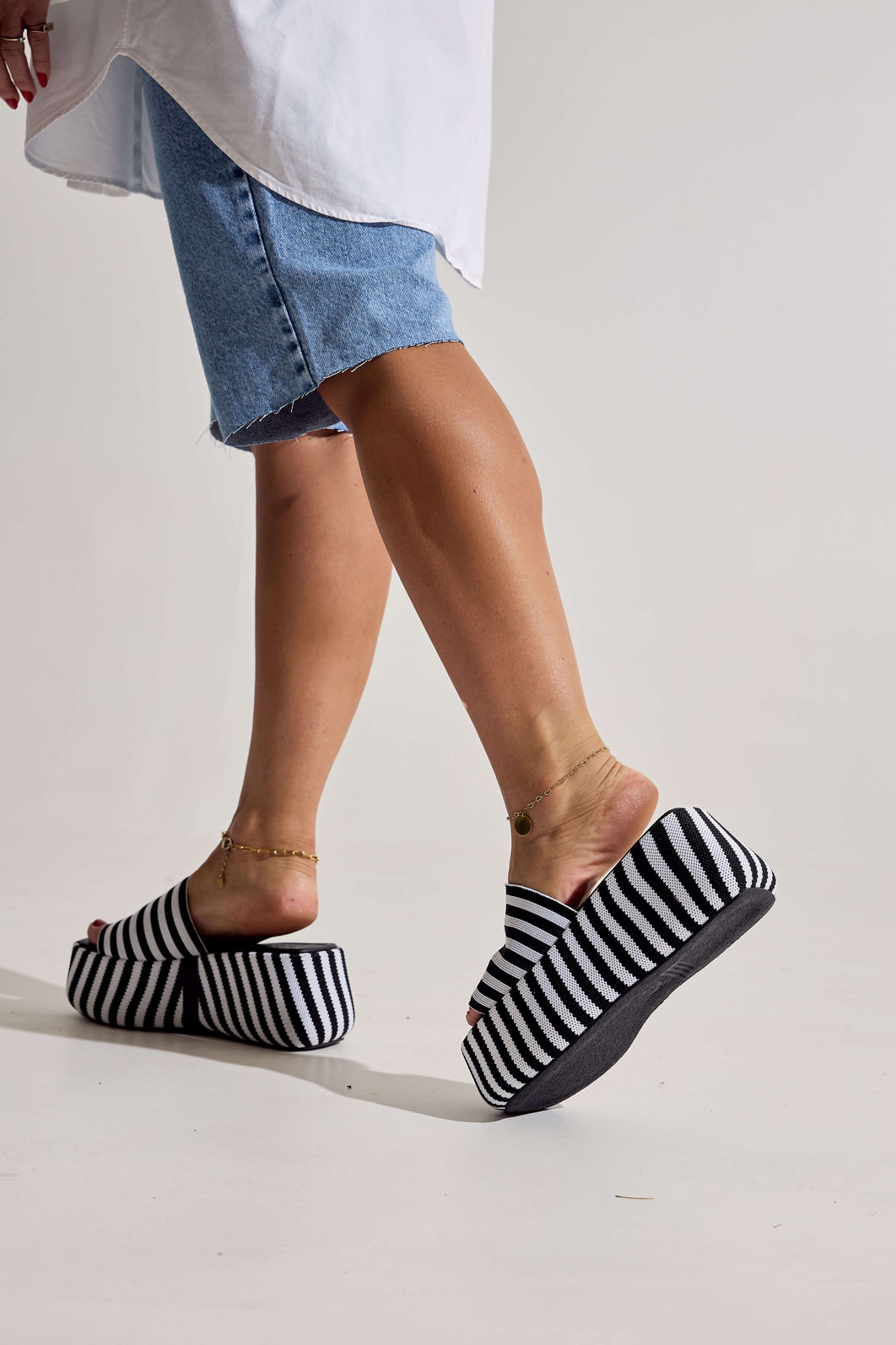 Tamanco Plataforma Feminino Listras Preto e Branco