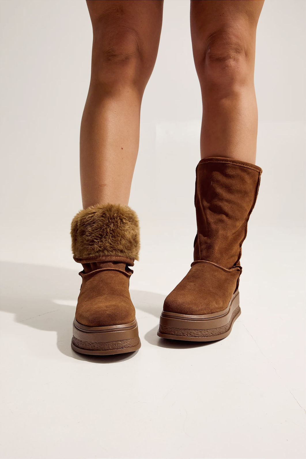 ANDY - BOTA FEMININA PELUCIADA CAMURÇA CAMEL ANDY - BOTA FEMININA PELUCIADA CAMURÇA CAMEL