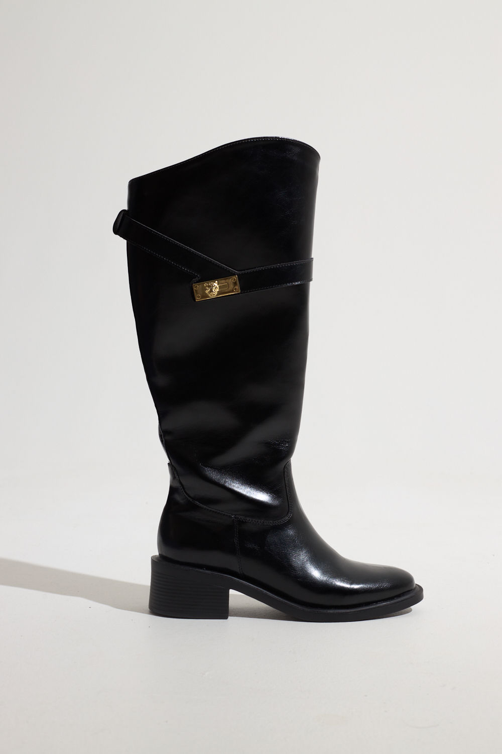 SARINA - BOTA FEMININA SALTO BAIXO CANO LONGO PRETA SARINA - BOTA FEMININA SALTO BAIXO CANO LONGO PRETA
