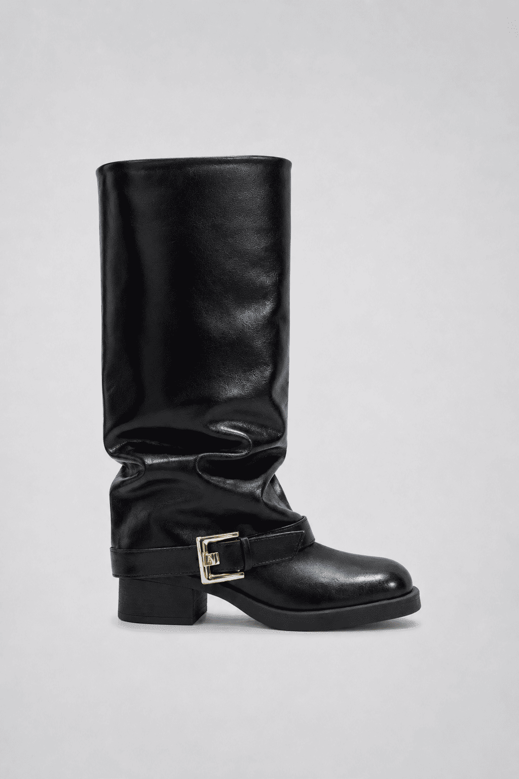 amelie-bota-feminina-3-em-1-preta Bota Feminina Amelie preta na versão de cano longo, com salto bloco de 4 cm e detalhe de fivela dourada