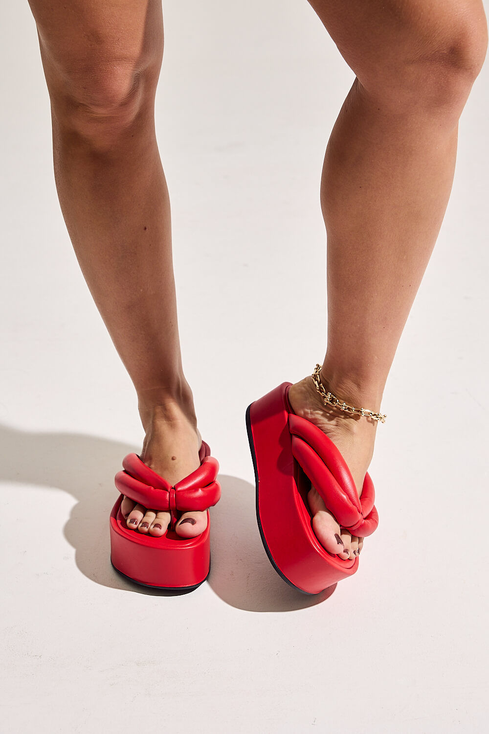 SAKURA - CHINELO FLATFORM TIRAS PUFFER VERMELHO SAKURA - CHINELO FLATFORM TIRAS PUFFER VERMELHO