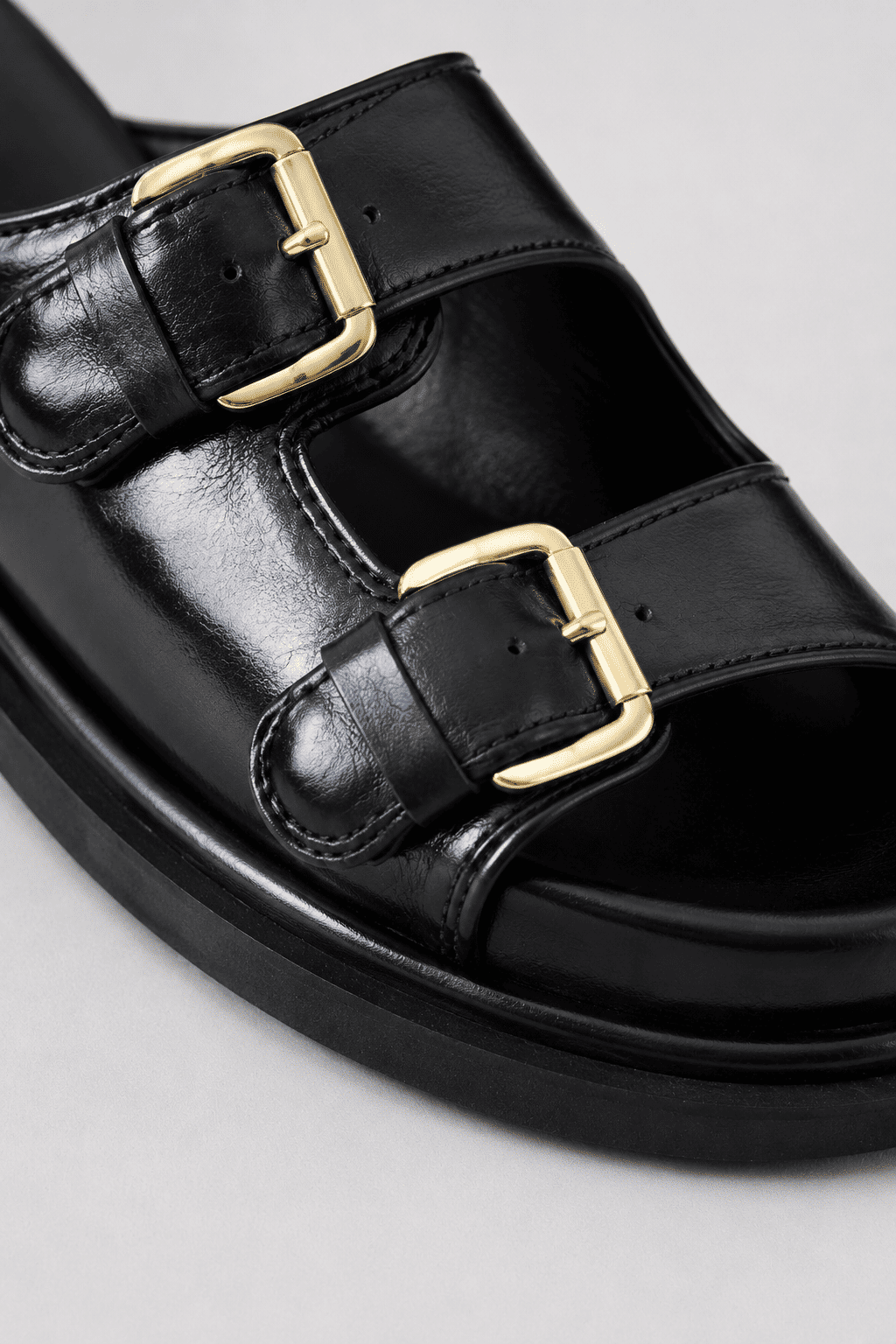 CAPUCINE - FLATFORM PAPETE FEMININA FIVELAS PRETA