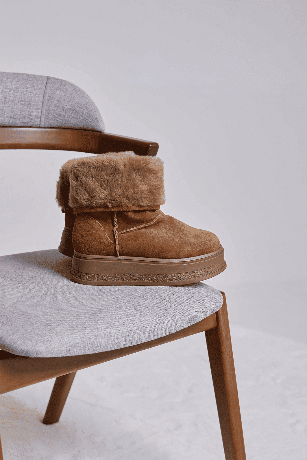 ANDY - BOTA FEMININA PELUCIADA CAMURÇA CAMEL ANDY - BOTA FEMININA PELUCIADA CAMURÇA CAMEL