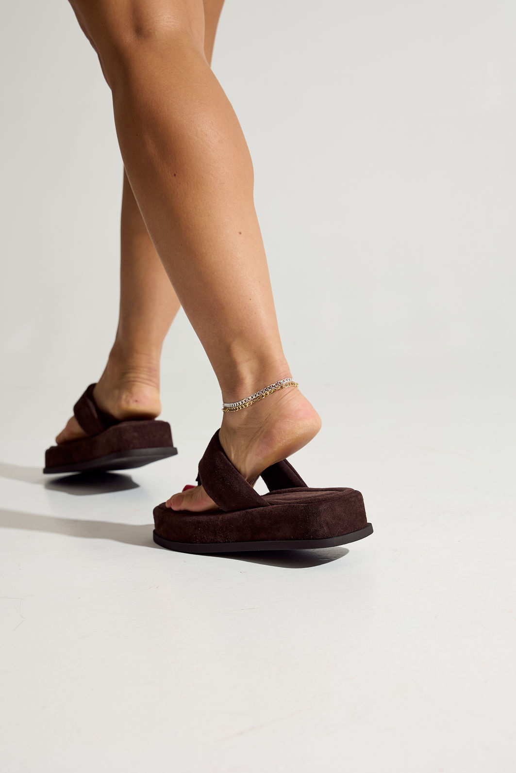BÚZIOS - CHINELO FLATFORM FEMININO CAMURÇA MARROM BÚZIOS - CHINELO FLATFORM FEMININO CAMURÇA MARROM