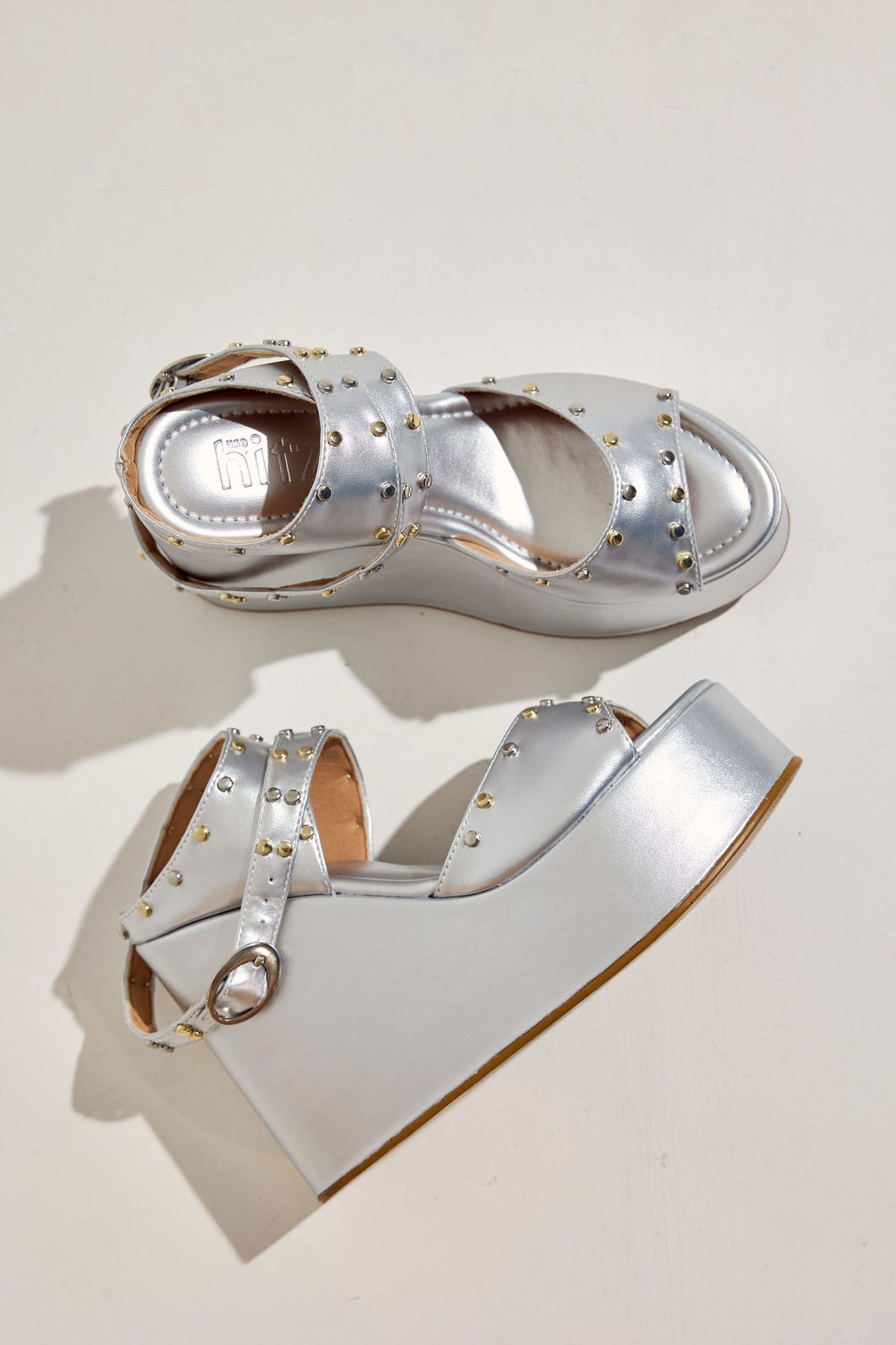 HAILEY - SANDÁLIA PLATAFORMA FEMININA TACHAS PRATA HAILEY - SANDÁLIA PLATAFORMA FEMININA TACHAS PRATA