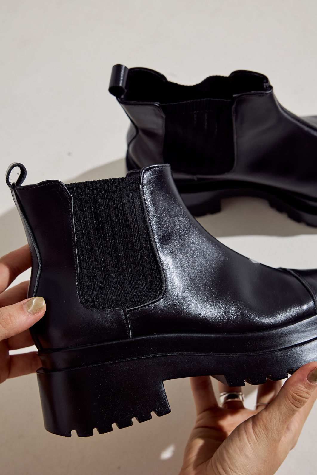 GRACI - BOTA CHELSEA FEMININA TRATORADA COURO PRETA GRACI - BOTA CHELSEA FEMININA TRATORADA COURO PRETA