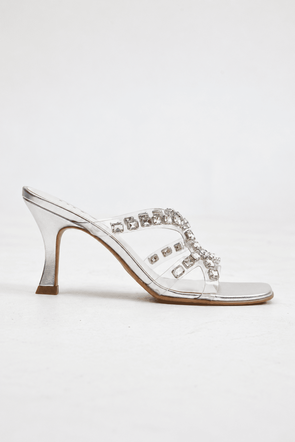 kira-tamanco-feminino-pedraria-prata Tamanco Feminino Kira Prata com pedrarias vista lateral
