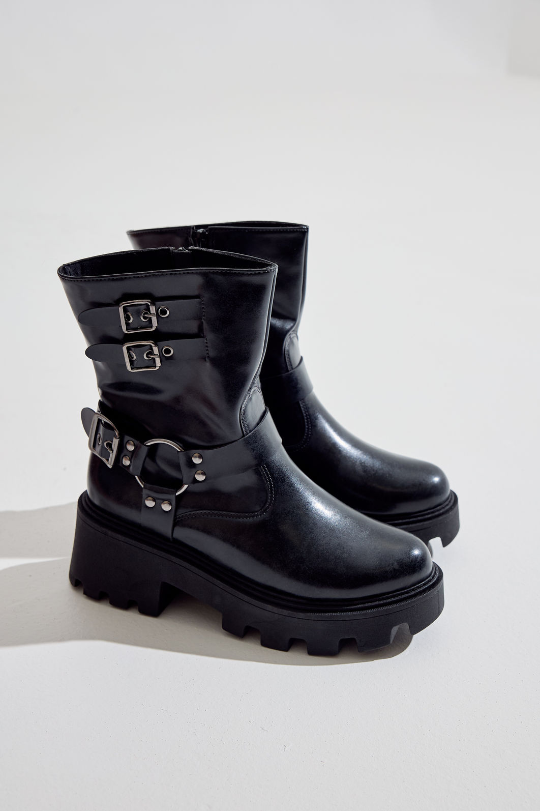 NAMU - BOTA FEMININA BIKER CANO CURTO TRATORADA PRETA NAMU - BOTA FEMININA BIKER CANO CURTO TRATORADA PRETA