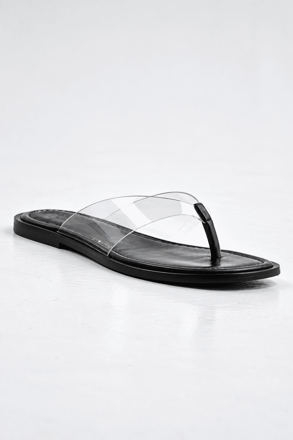 isla-chinelo-feminino-tira-transparente-preto Rasteira Feminina Isla Preta com vinil transparente vista 45 graus