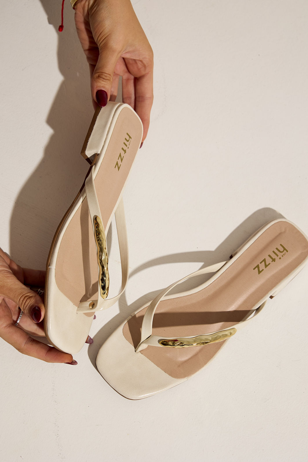 BRUNA - RASTEIRA FEMININA SALTO BAIXO OFF WHITE BRUNA - RASTEIRA FEMININA SALTO BAIXO OFF WHITE
