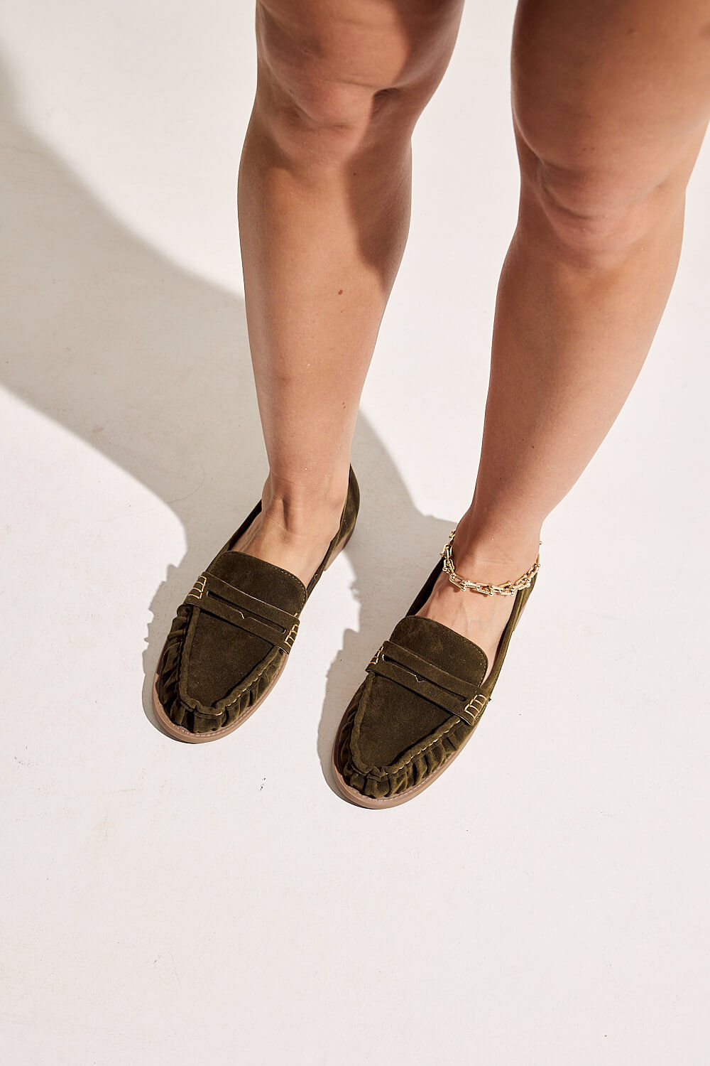 NAOKO - MOCASSIM FEMININO CAMURÇA VERDE MILITAR NAOKO - MOCASSIM FEMININO CAMURÇA VERDE MILITAR