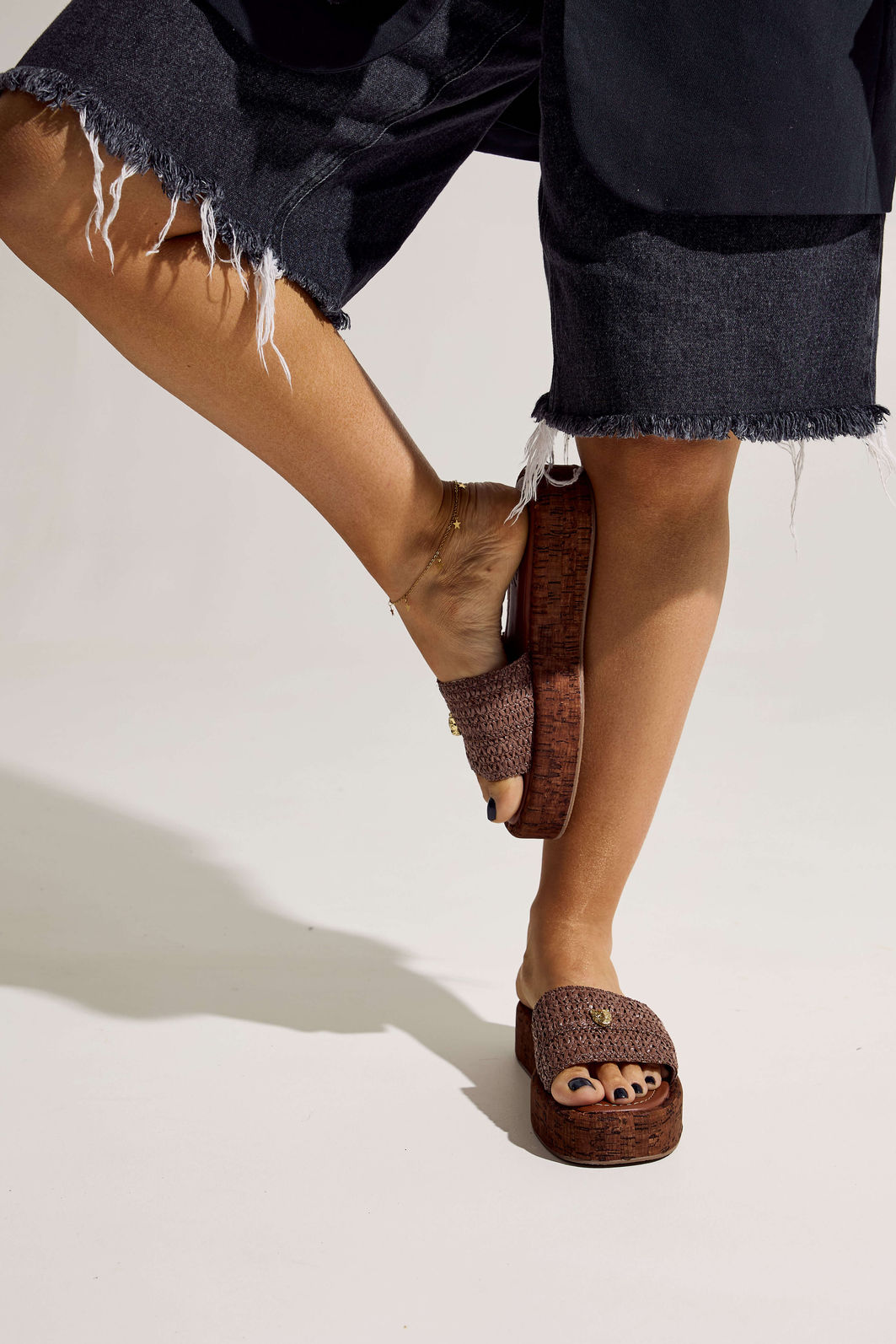 MADA - FLATFORM FEMININA PALHA RÁFIA MARROM MADA - FLATFORM FEMININA PALHA RÁFIA MARROM