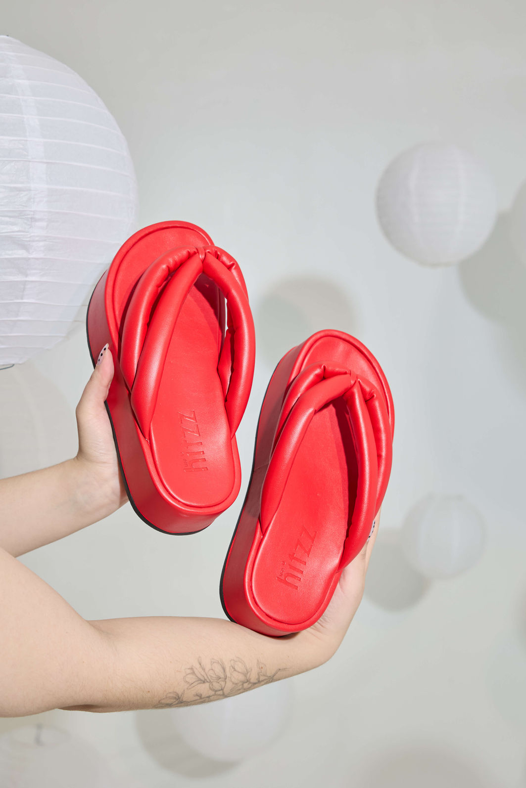 SAKURA - CHINELO FLATFORM TIRAS PUFFER VERMELHO SAKURA - CHINELO FLATFORM TIRAS PUFFER VERMELHO