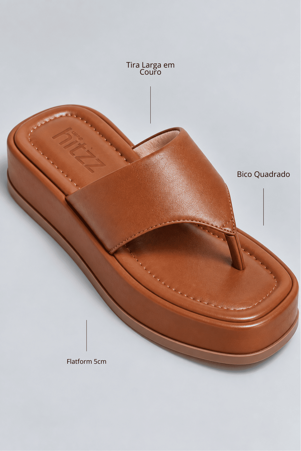 chinelo-flatform-couro-feminino-camel-buzios Infográfico do chinelo flatform camel destacando tira larga em couro, bico quadrado e flatform de 5cm.