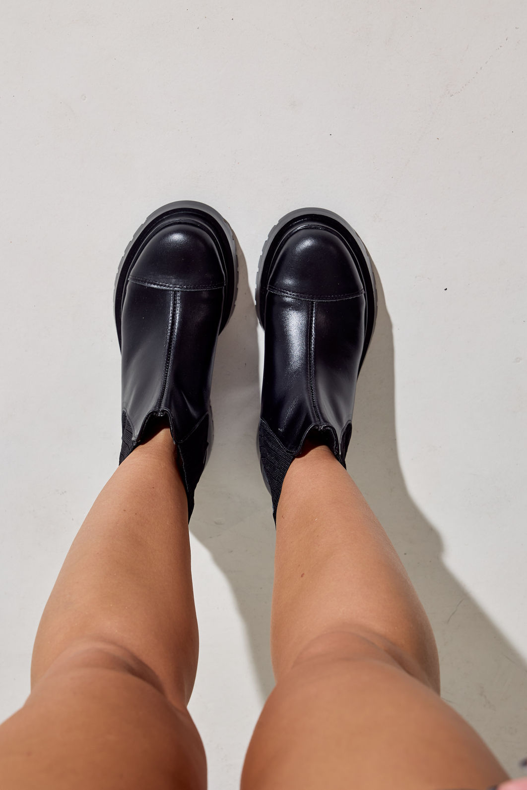 GRACI - BOTA CHELSEA FEMININA TRATORADA COURO PRETA GRACI - BOTA CHELSEA FEMININA TRATORADA COURO PRETA