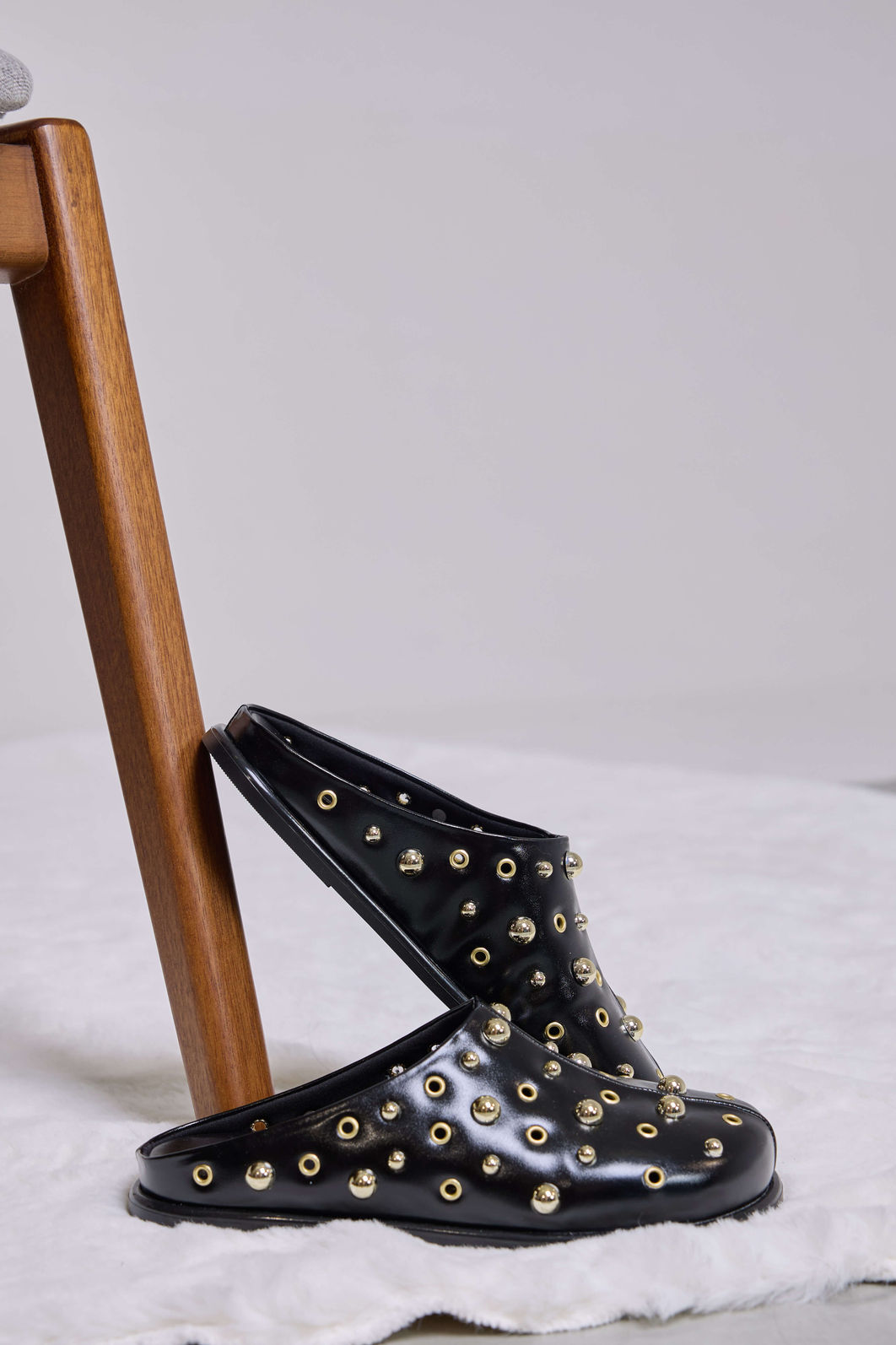 MORGAN - CLOG FEMININO TACHAS PRETO