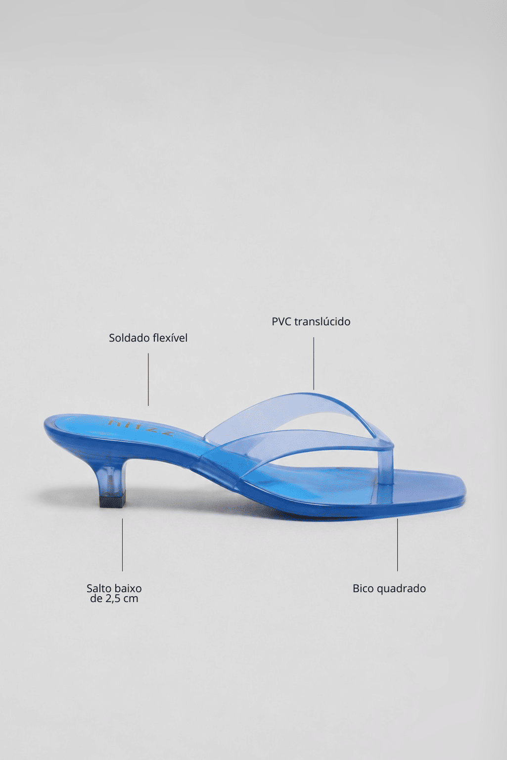 gummy-tamanco-salto-baixo-transparente-azul Tamanco Feminino Flip Flop Gummy azul em PVC translúcido, vista lateral destacando as tiras e o salto baixo