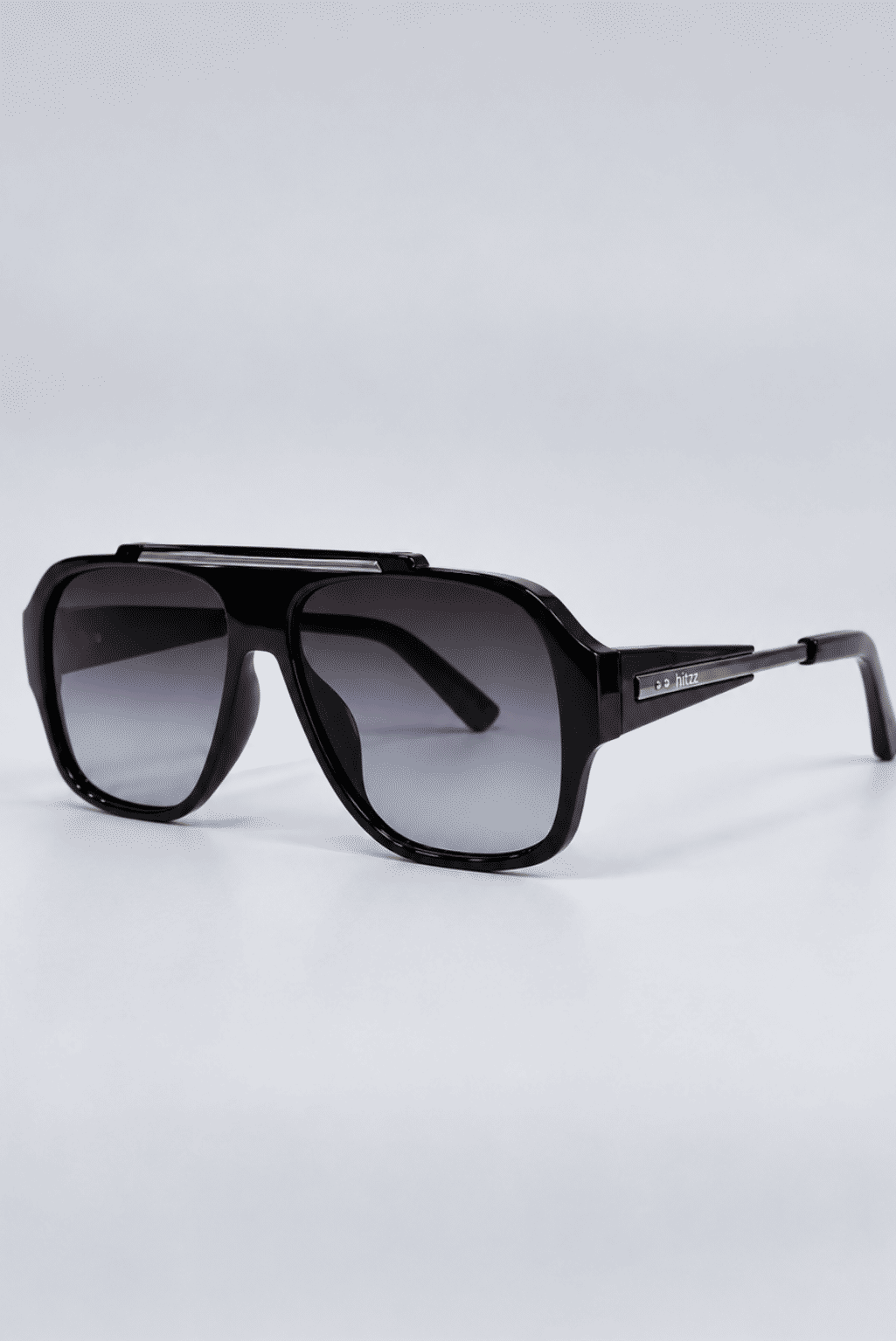 parga-oculos-feminino-lente-azul-escura Óculos Feminino Parga Preto vista 45 graus