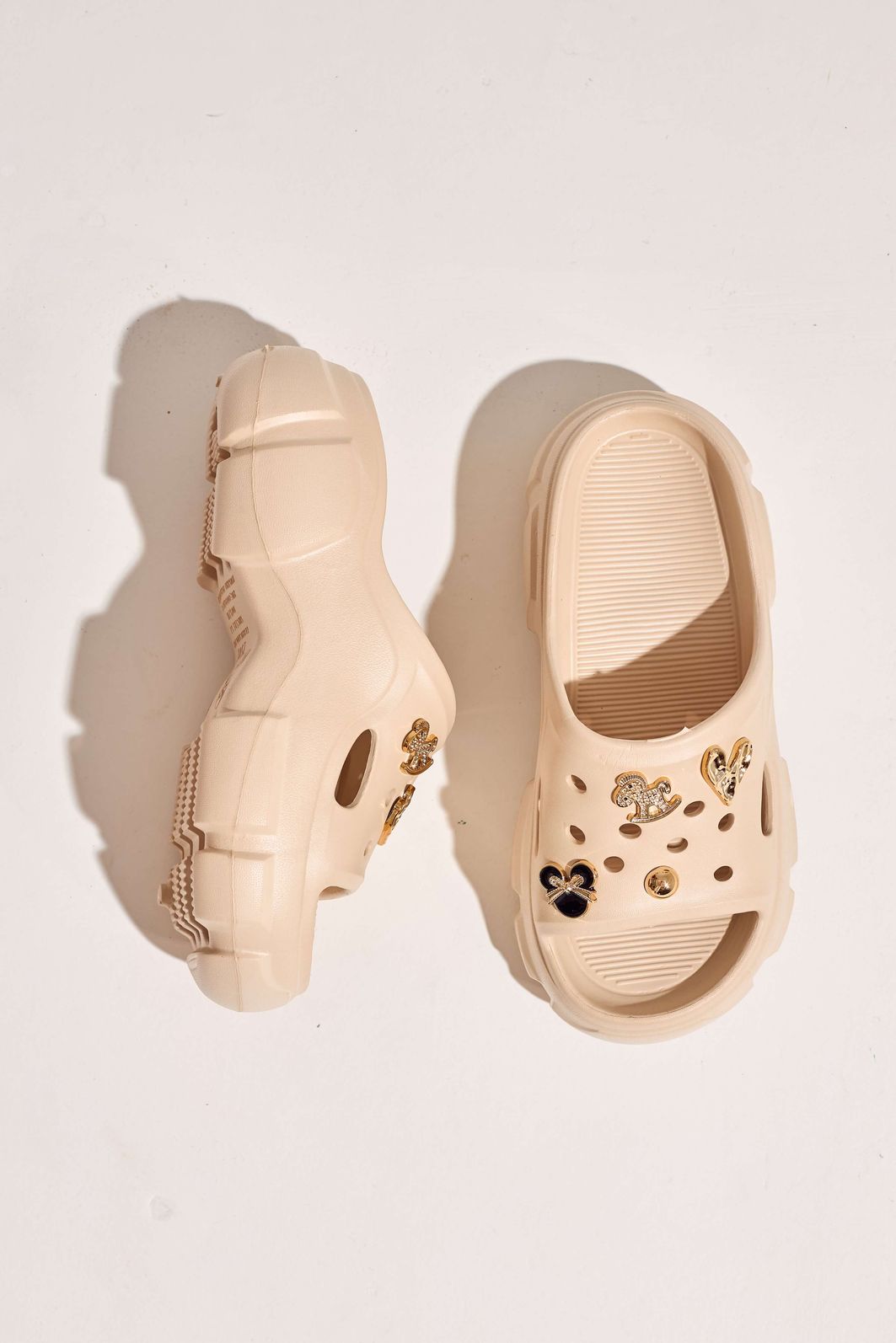 ANIAH - CHINELO BABUCHE FEMININO COM APLIQUES OFF WHITE ANIAH - CHINELO BABUCHE FEMININO COM APLIQUES OFF WHITE