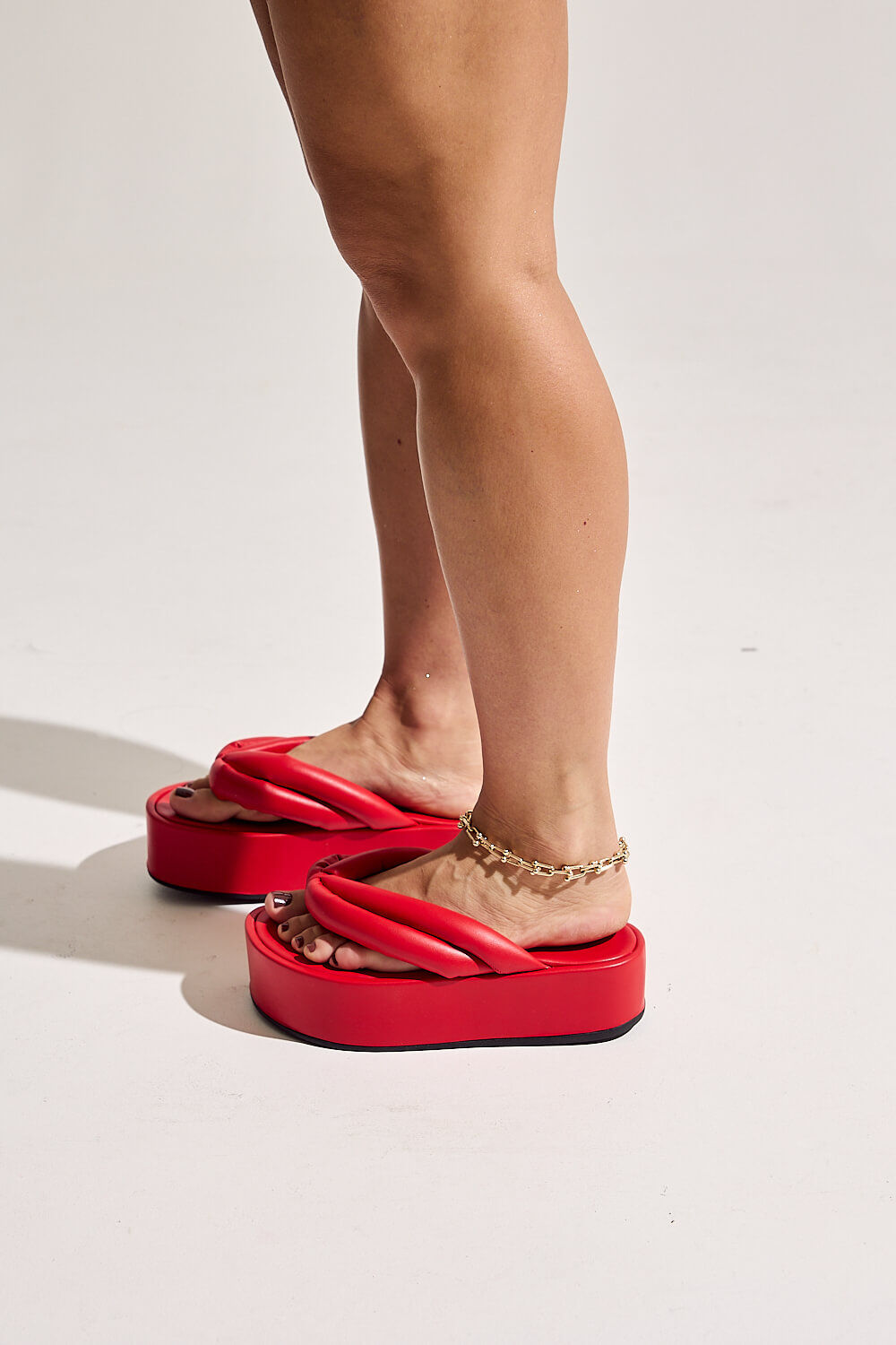 SAKURA - CHINELO FLATFORM TIRAS PUFFER VERMELHO SAKURA - CHINELO FLATFORM TIRAS PUFFER VERMELHO
