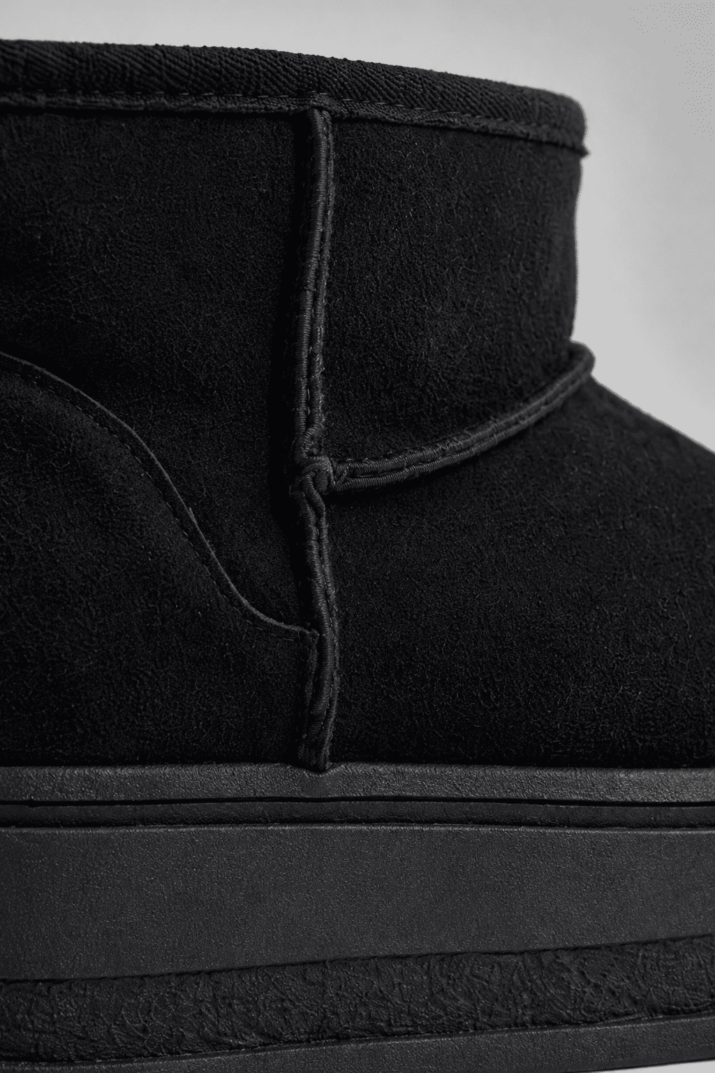 HIORI - BOTA FEMININA PELUCIADA COURO PRETA HIORI - BOTA FEMININA PELUCIADA COURO PRETA
