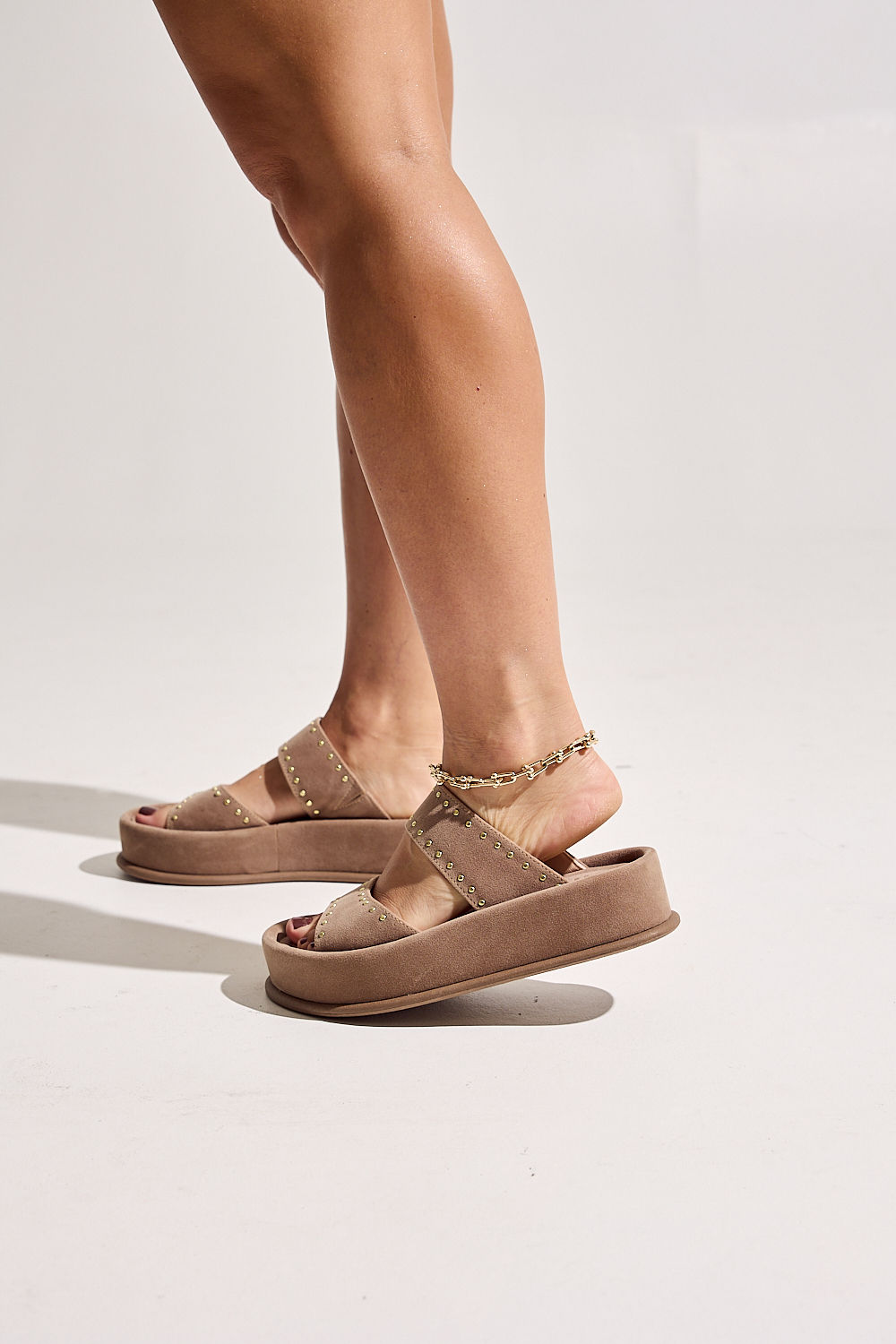 TAKA - PAPETE FLATFORM FEMININA CAMURÇA BEGE TAKA - PAPETE FLATFORM FEMININA CAMURÇA BEGE