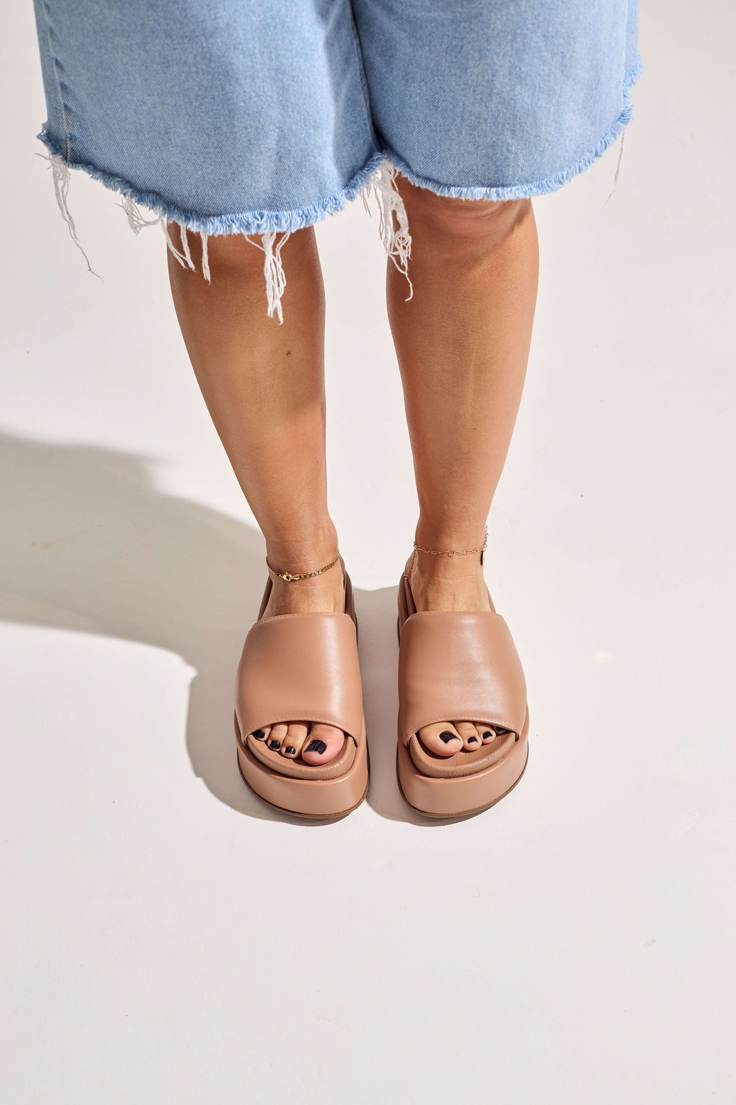 FIFI - TAMANCO FEMININO PLATAFORMA TIRA ACOLCHOADA CAMEL FIFI - TAMANCO FEMININO PLATAFORMA TIRA ACOLCHOADA CAMEL