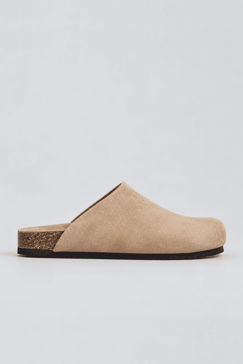 clog-feminino-anatomico-couro-camurca-bege-lina Clog feminino anatômico couro camurça bege Lina com palmilha de cortiça, vista lateral