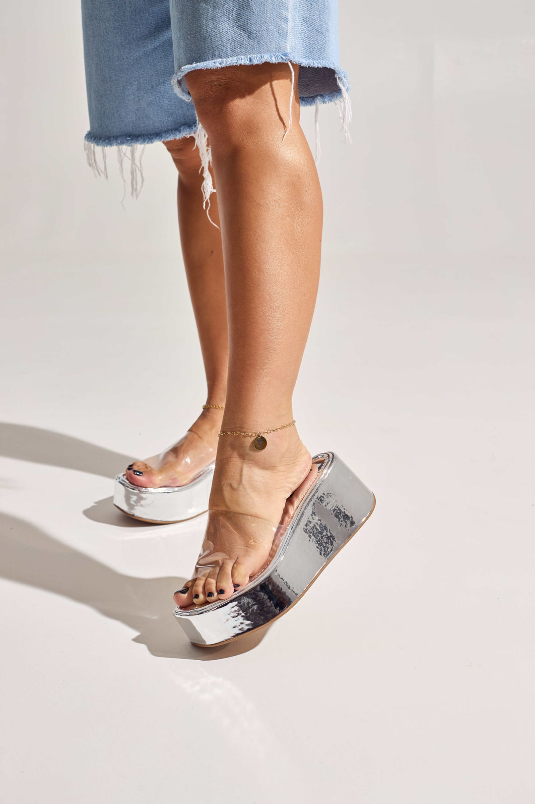 ADELE - TAMANCO FLATFORM FEMININA TIRA VINIL PRATA ADELE - TAMANCO FLATFORM FEMININA TIRA VINIL PRATA