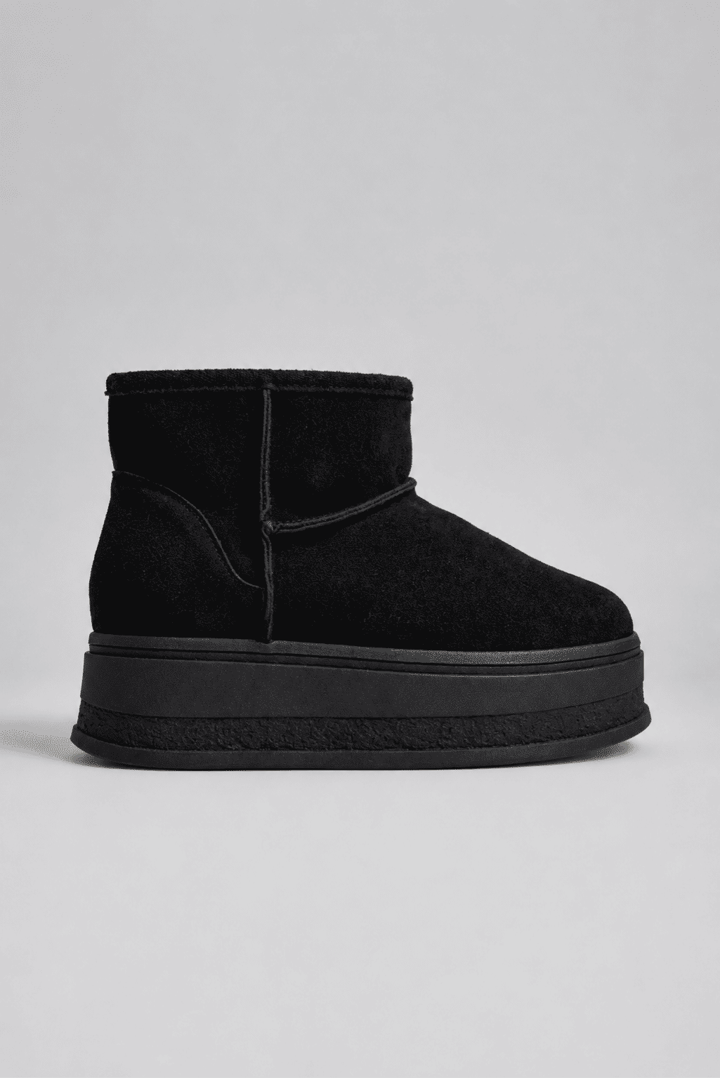 HIORI - BOTA FEMININA PELUCIADA COURO PRETA HIORI - BOTA FEMININA PELUCIADA COURO PRETA