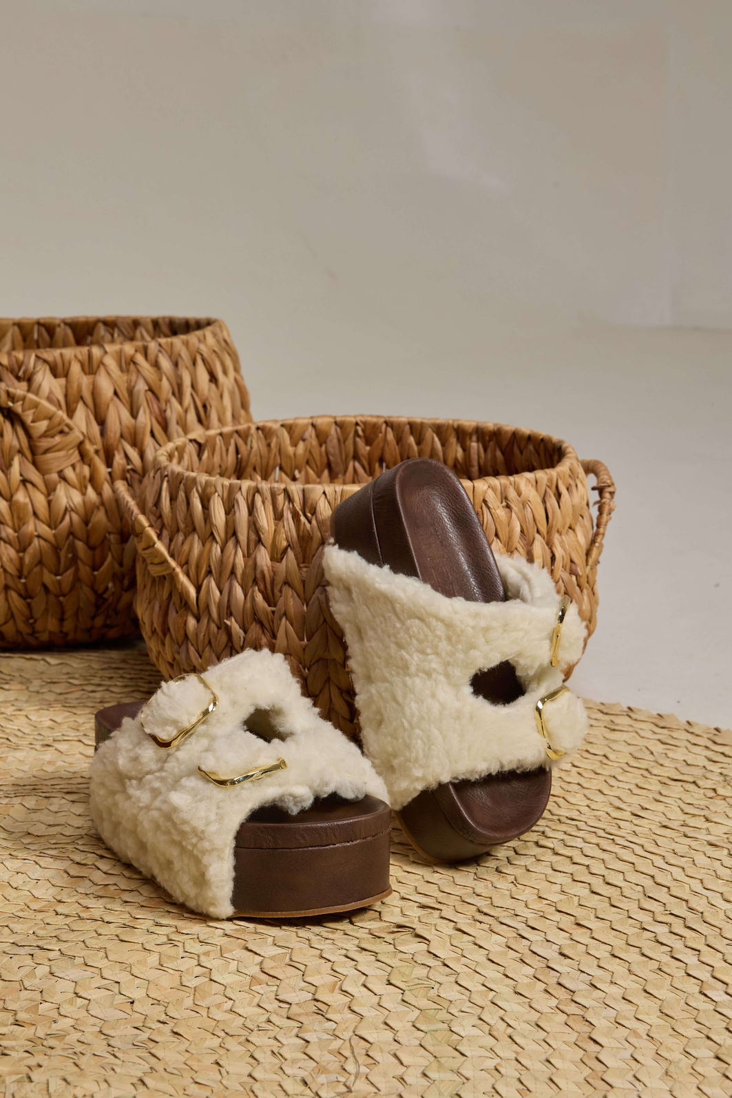 OSAKA CARNEIRO - TAMANCO FLATFORM FEMININO OFF WHITE OSAKA CARNEIRO - TAMANCO FLATFORM FEMININO OFF WHITE
