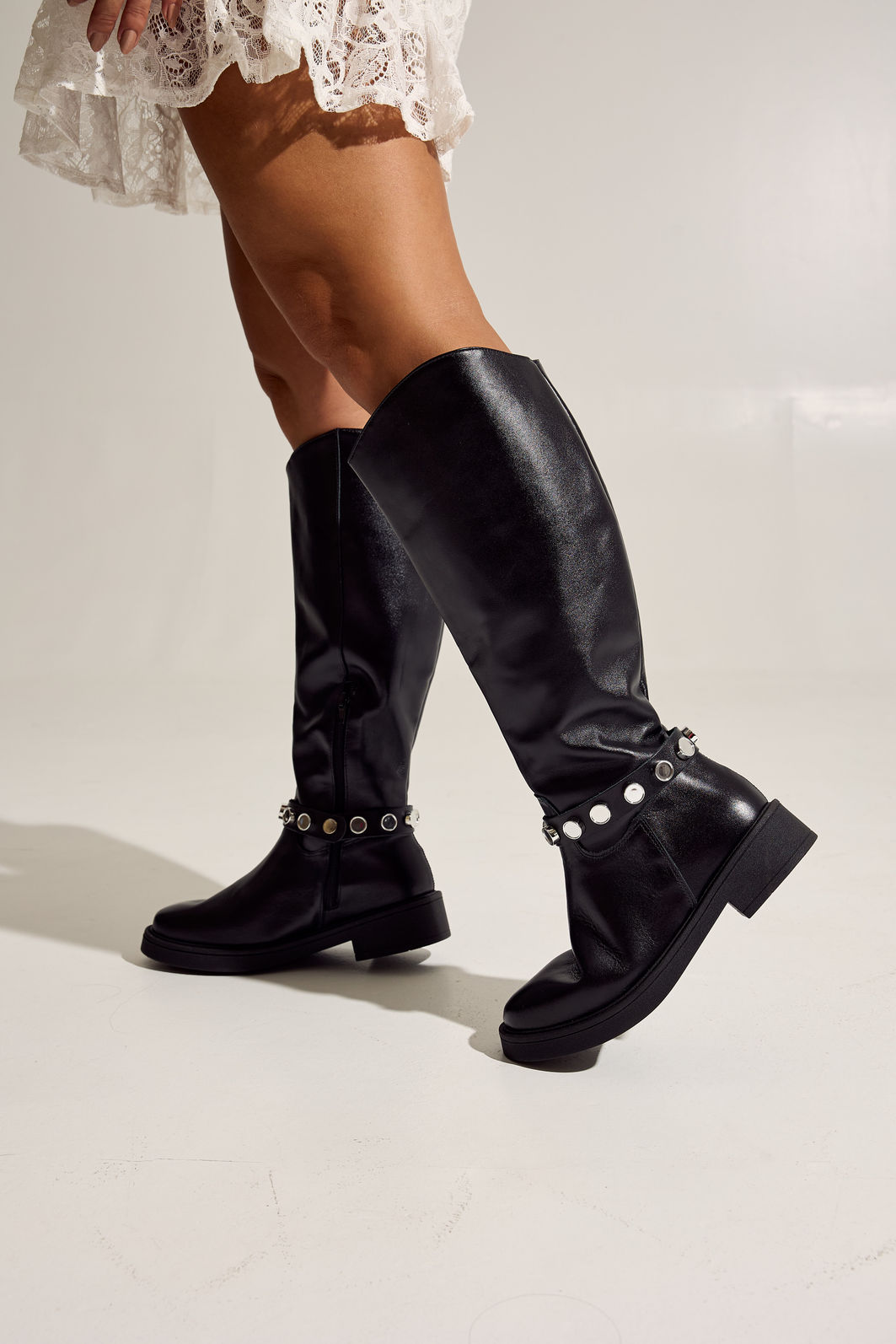 AMORA - BOTA FEMININA 2 EM 1 CANO LONGO COURO PRETA AMORA - BOTA FEMININA 2 EM 1 CANO LONGO COURO PRETA