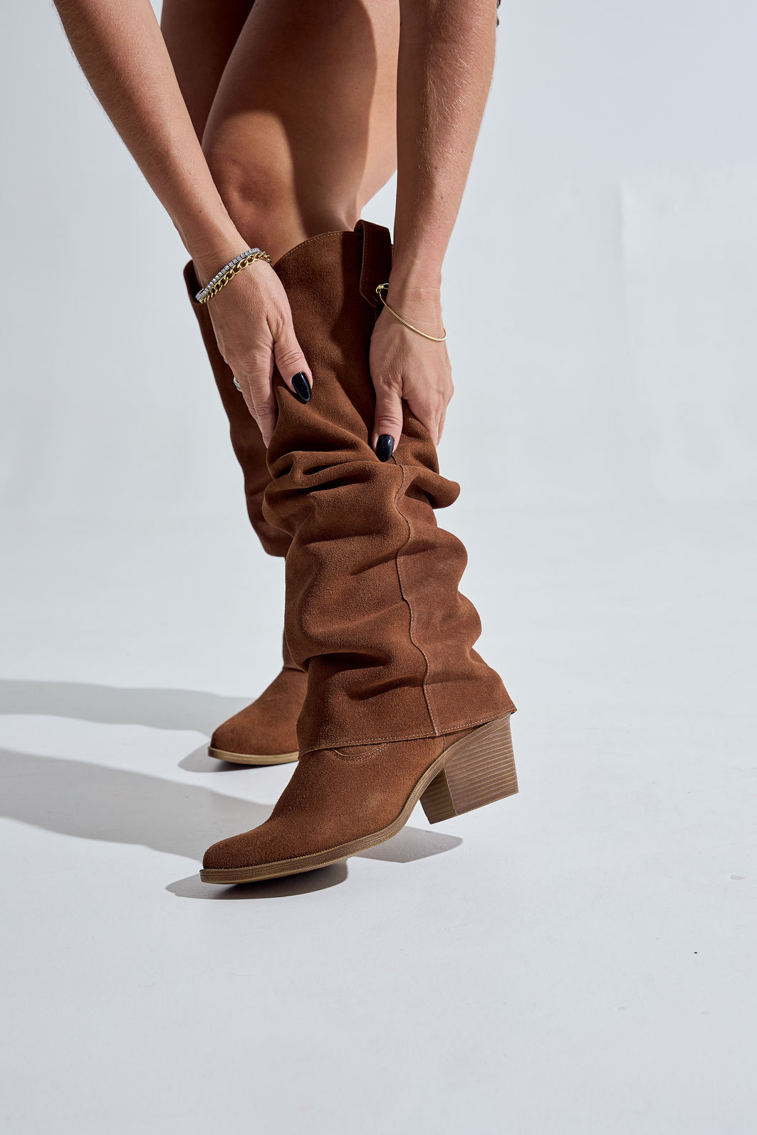 ZURI- BOTA FEMININA 2 EM 1 SALTO BAIXO COURO CAMEL ZURI- BOTA FEMININA 2 EM 1 SALTO BAIXO COURO CAMEL
