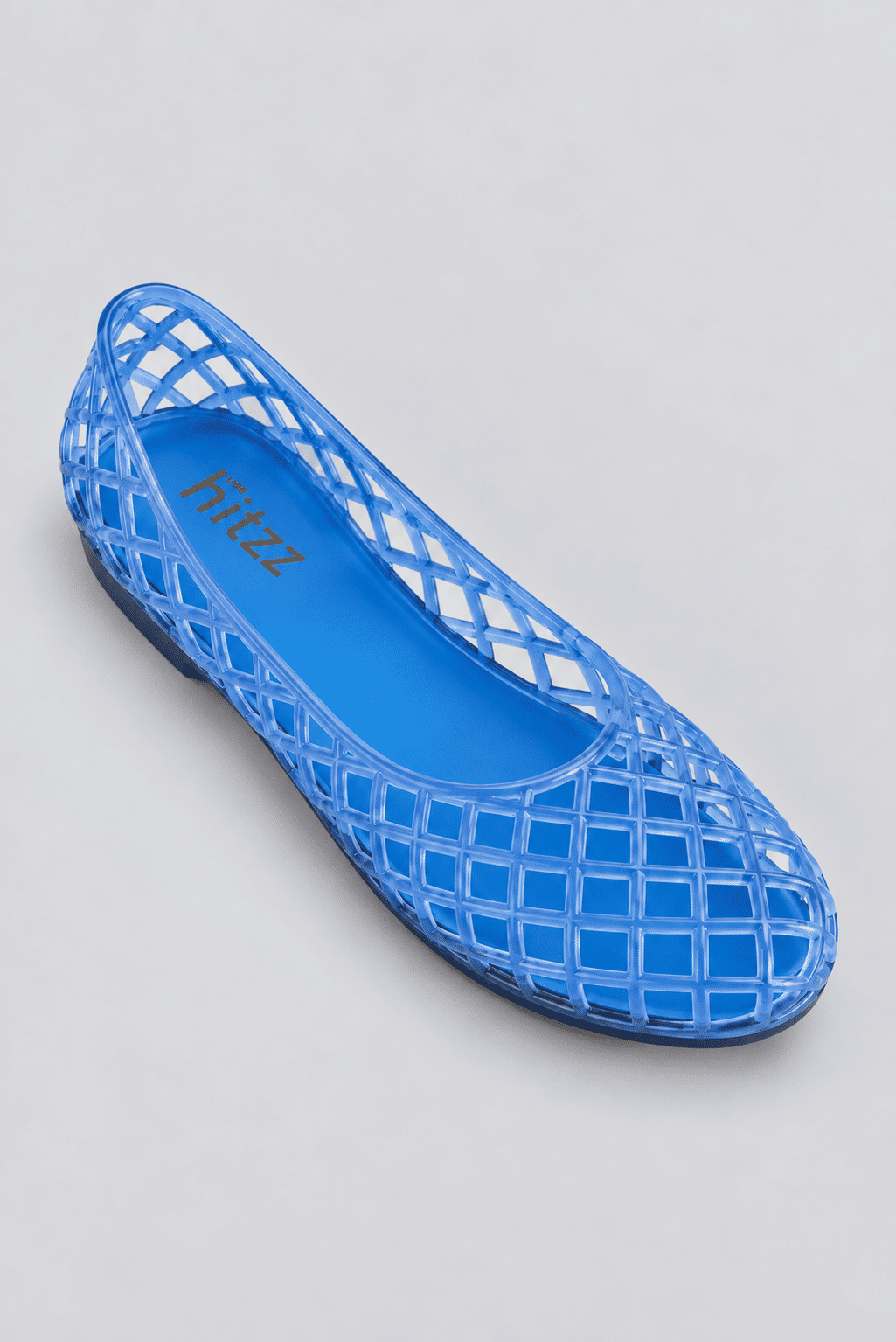 sapatilha-feminina-azul-gummy Sapatilha Feminina Azul - Gummy em ângulo três quartos de cima, com a marca "hitzz" impressa no solado interno.