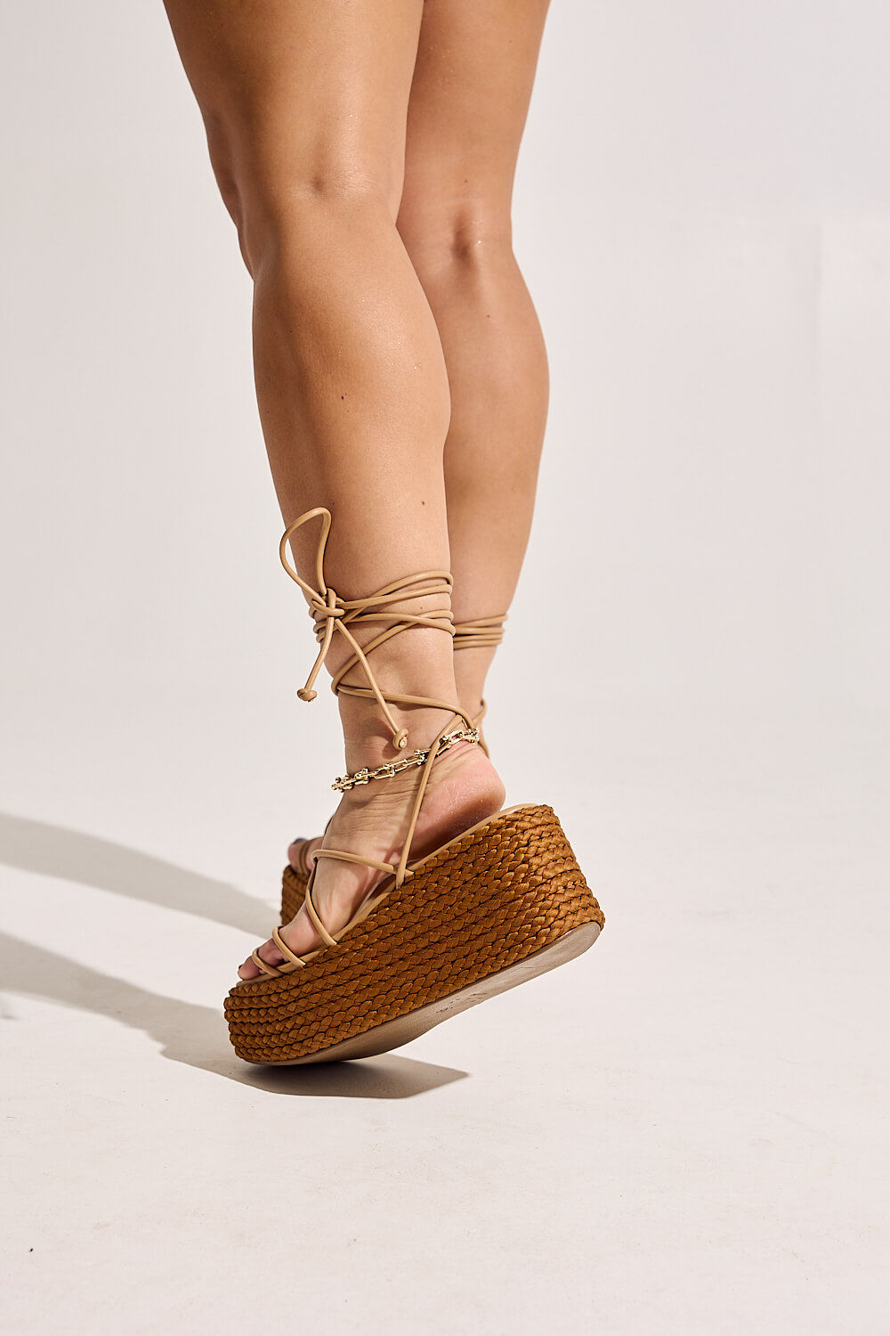 MALIA - SÁNDALIA FEMININA PLATAFORMA CORDA CAMEL MALIA - SÁNDALIA FEMININA PLATAFORMA CORDA CAMEL