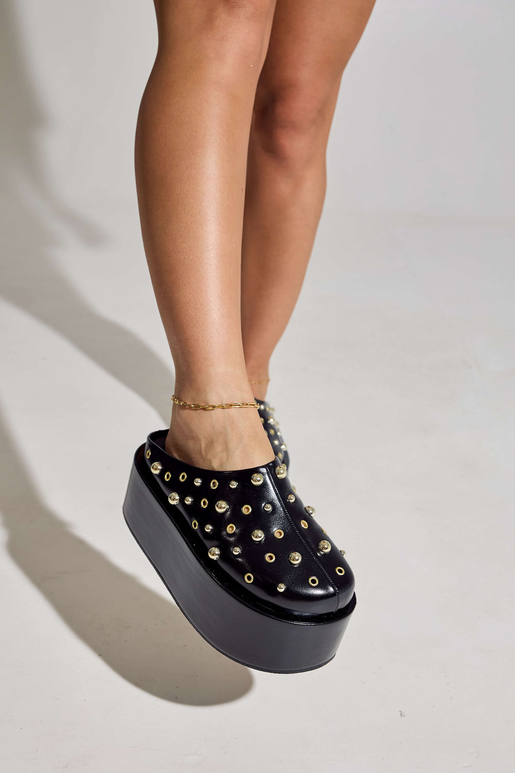 MORGAN - CLOG FEMININO PLATAFORMA TACHAS PRETO MORGAN - CLOG FEMININO PLATAFORMA TACHAS PRETO