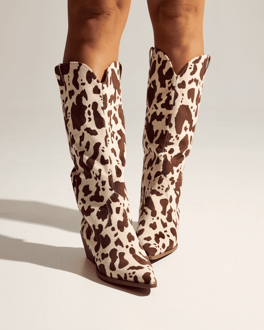 JORDANA - BOTA FEMININA COUNTRY CANO LONGO VACA BEGE/MARROM JORDANA - BOTA FEMININA COUNTRY CANO LONGO VACA BEGE/MARROM