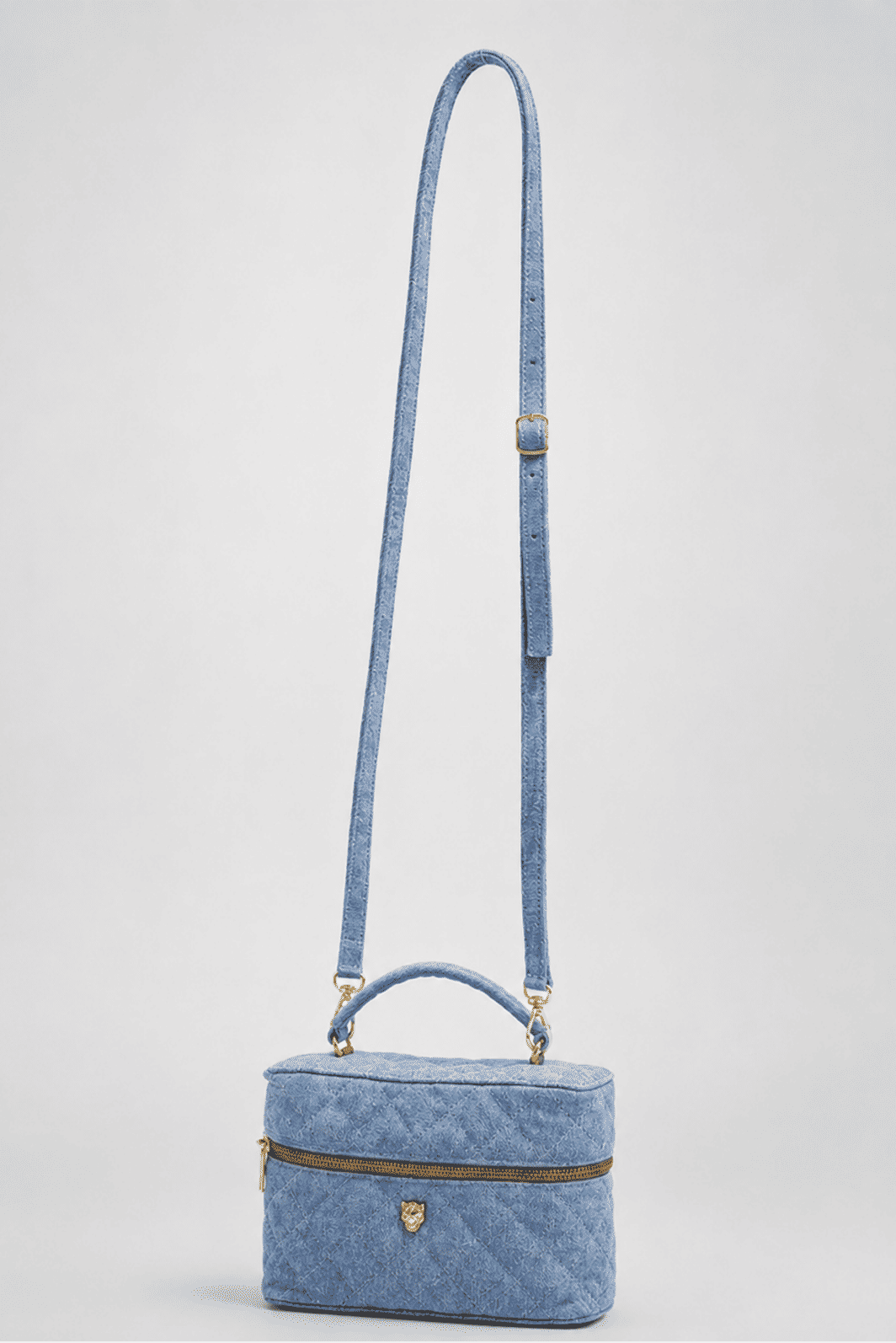 agnes-bolsa-feminina-lateral-matelasse-jeans Alça longa regulável da Bolsa Feminina Matelassê Agnes jeans.