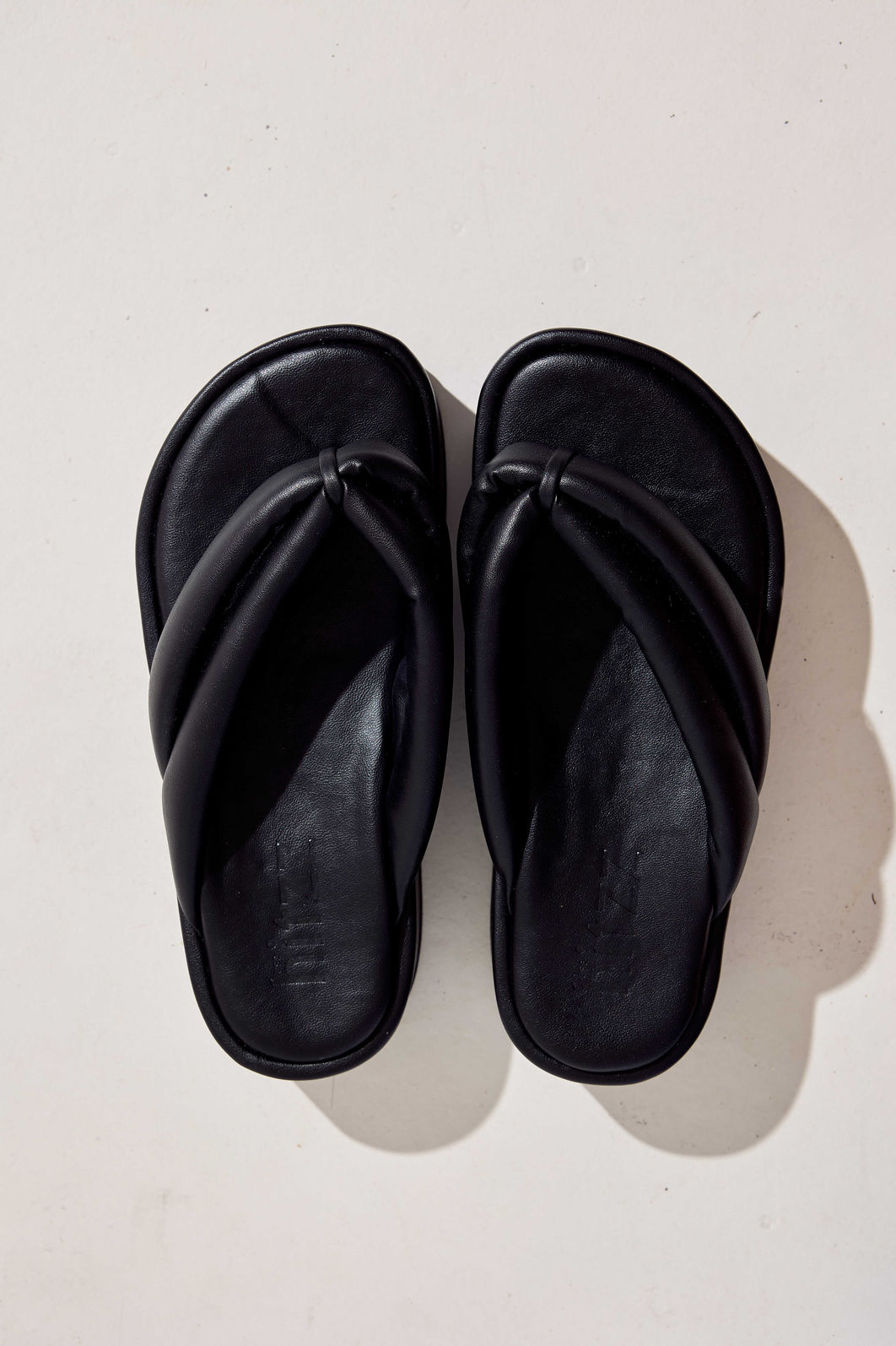 SAKURA - CHINELO FLATFORM TIRAS PUFFER PRETO SAKURA - CHINELO FLATFORM TIRAS PUFFER PRETO