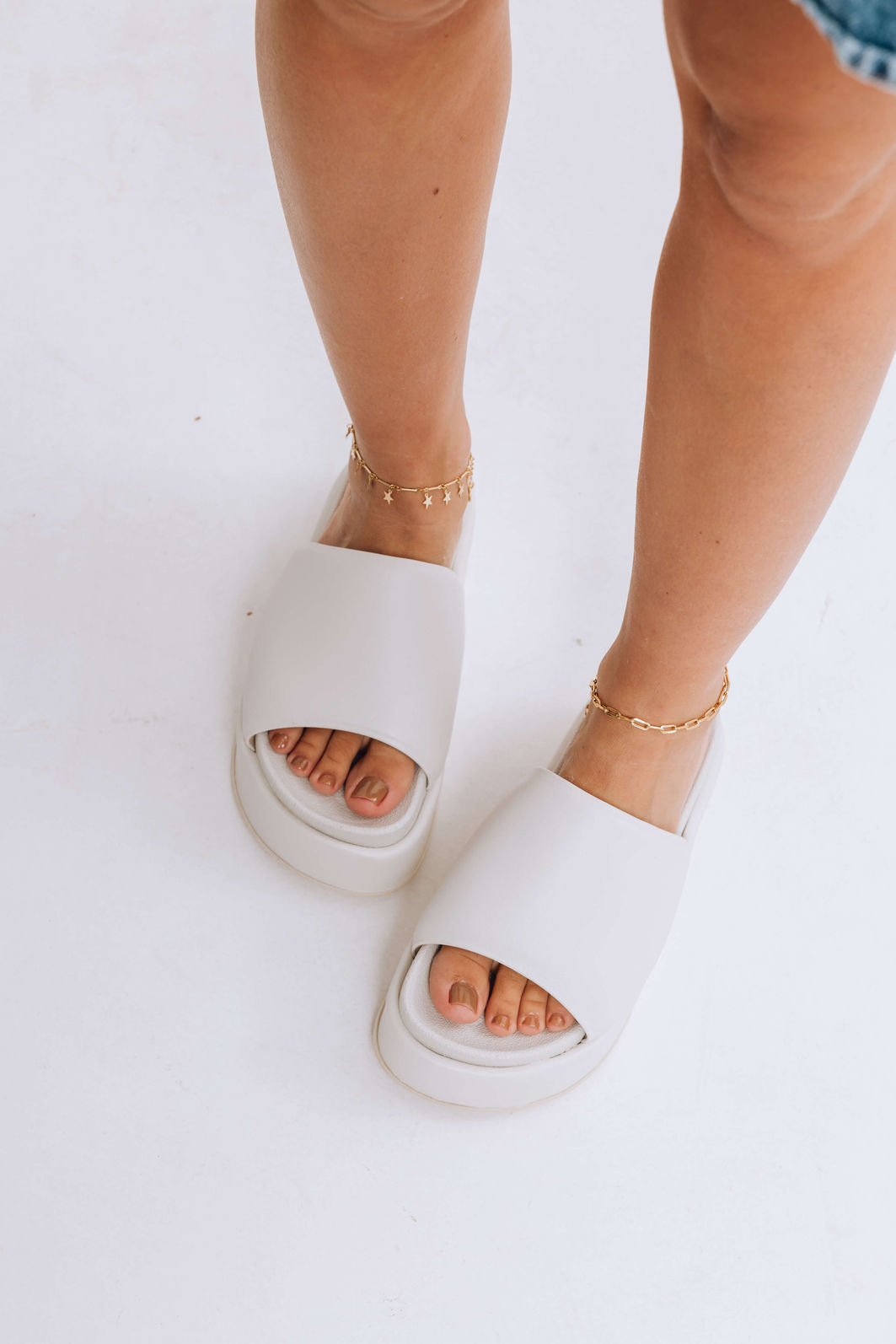 FIFI - TAMANCO FEMININO FLATFORM TIRA ACOLCHOADA OFF WHITE FIFI - TAMANCO FEMININO FLATFORM TIRA ACOLCHOADA OFF WHITE