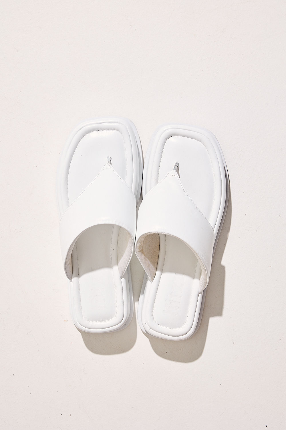 BÚZIOS - CHINELO FLATFORM COURO FEMININO BRANCO BÚZIOS - CHINELO FLATFORM COURO FEMININO BRANCO