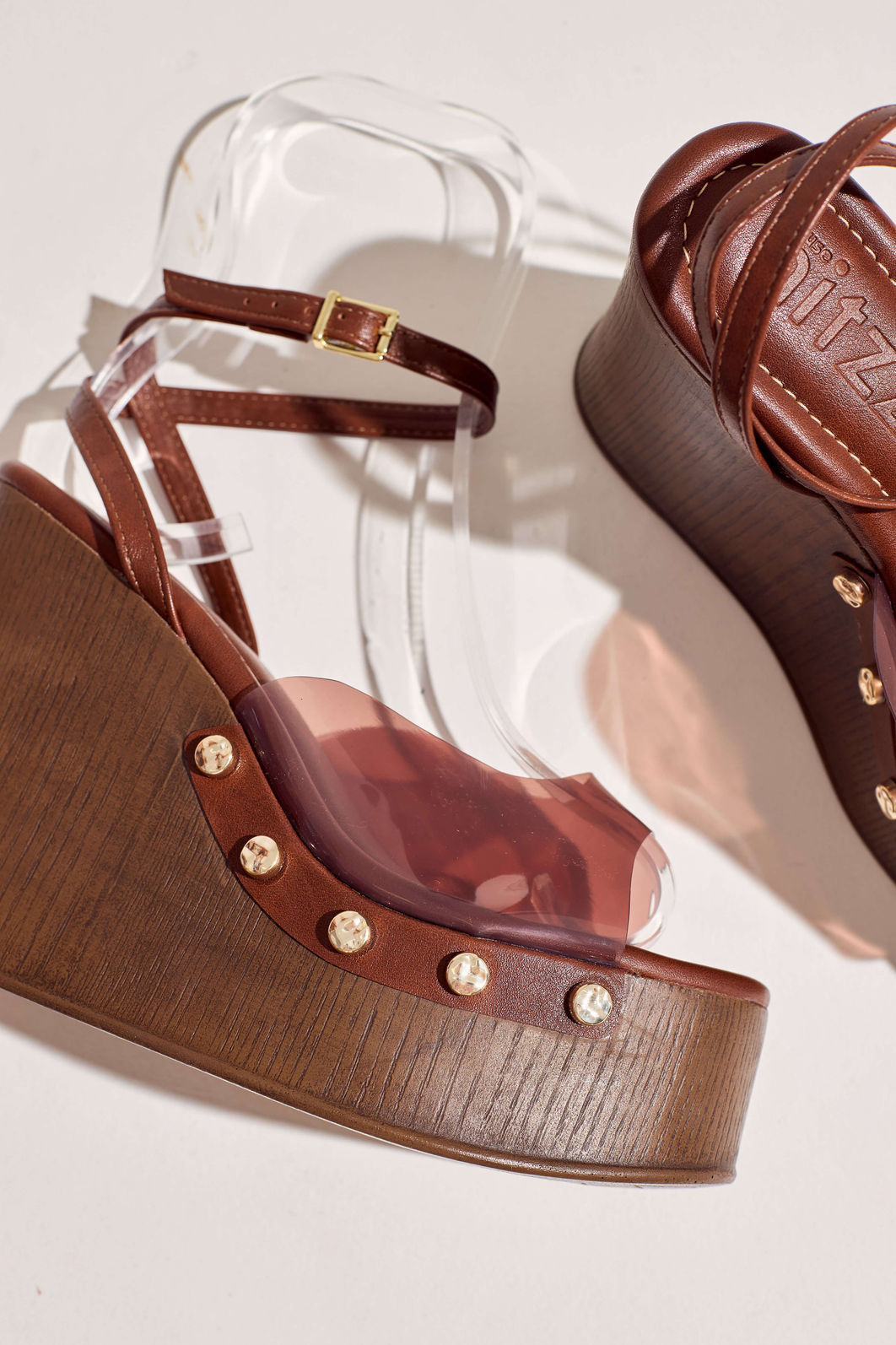 KRIS - SANDÁLIA PLATAFORMA FEMININA VINIL CAMEL KRIS - SANDÁLIA PLATAFORMA FEMININA VINIL CAMEL
