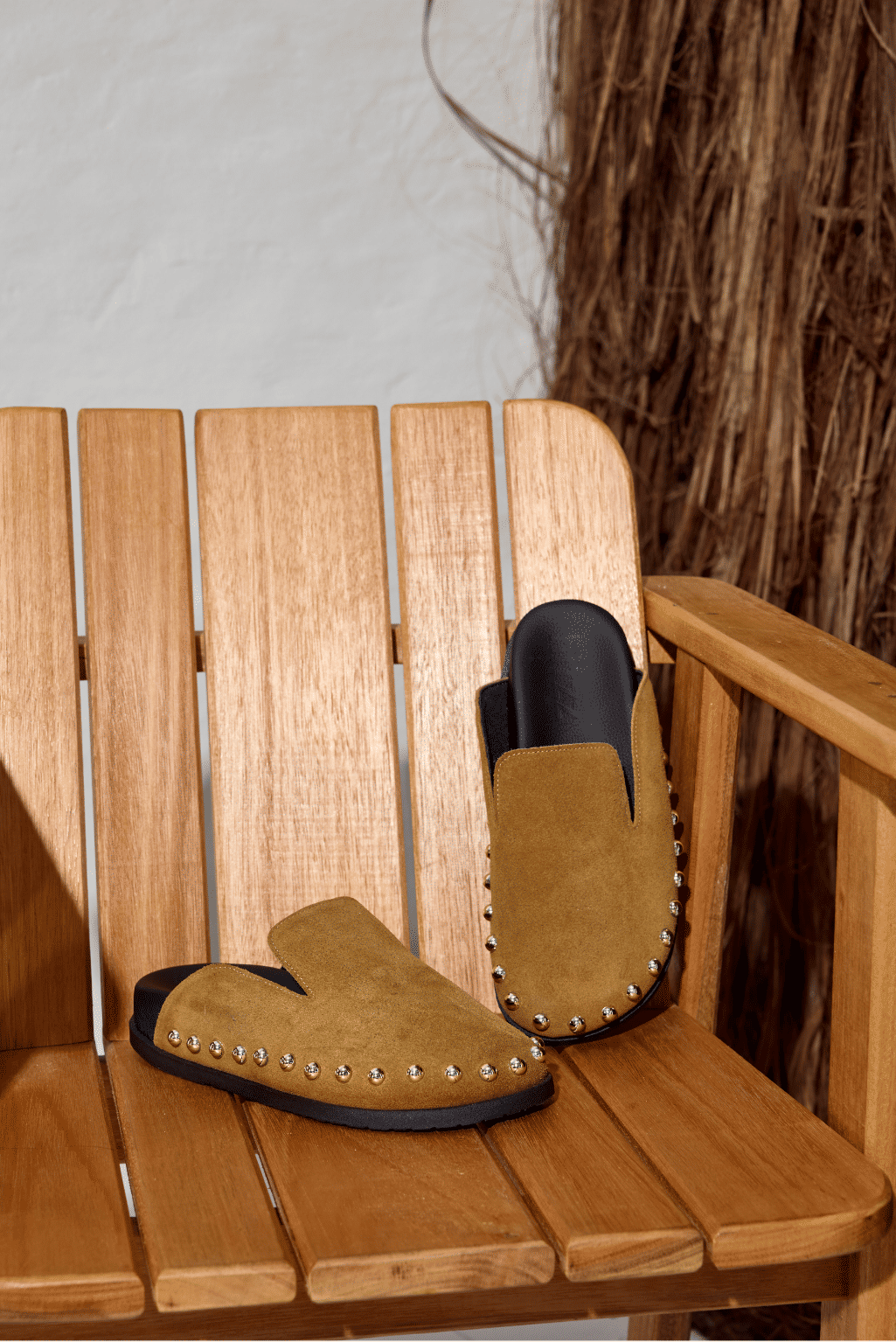 emma-clog-feminino-tachas-bege EMMA - CLOG FEMININO TACHAS COURO BEGE