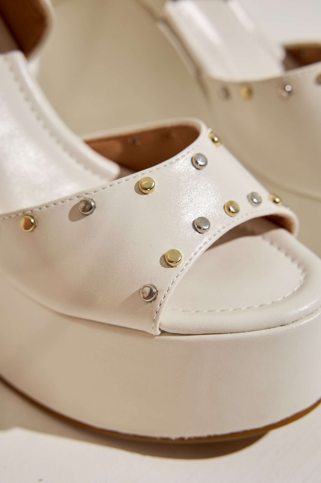 HAILEY - SANDÁLIA PLATAFORMA FEMININA TACHAS OFF WHITE HAILEY - SANDÁLIA PLATAFORMA FEMININA TACHAS OFF WHITE