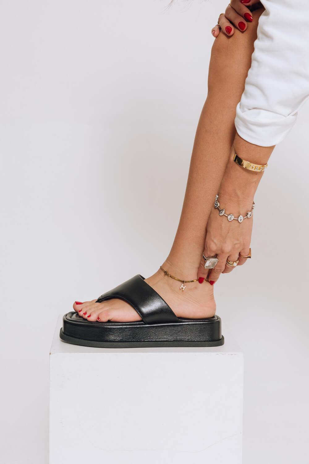 BÚZIOS - CHINELO FLATFORM COURO FEMININO PRETO BÚZIOS - CHINELO FLATFORM COURO FEMININO PRETO
