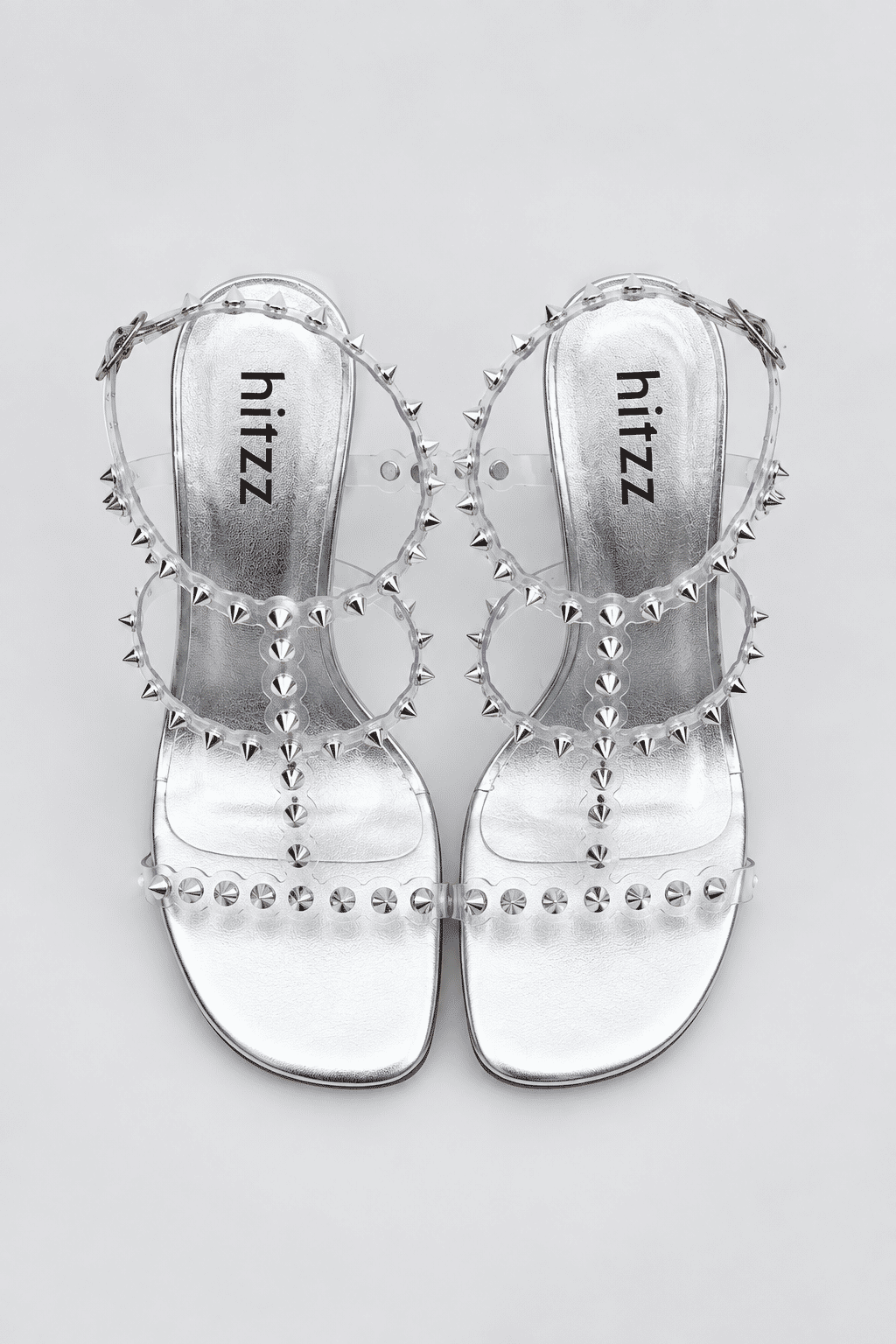 tasha-sandalia-feminina-spikes-prata Sandália Feminina Tasha Prata vista superior detalhe dos spikes